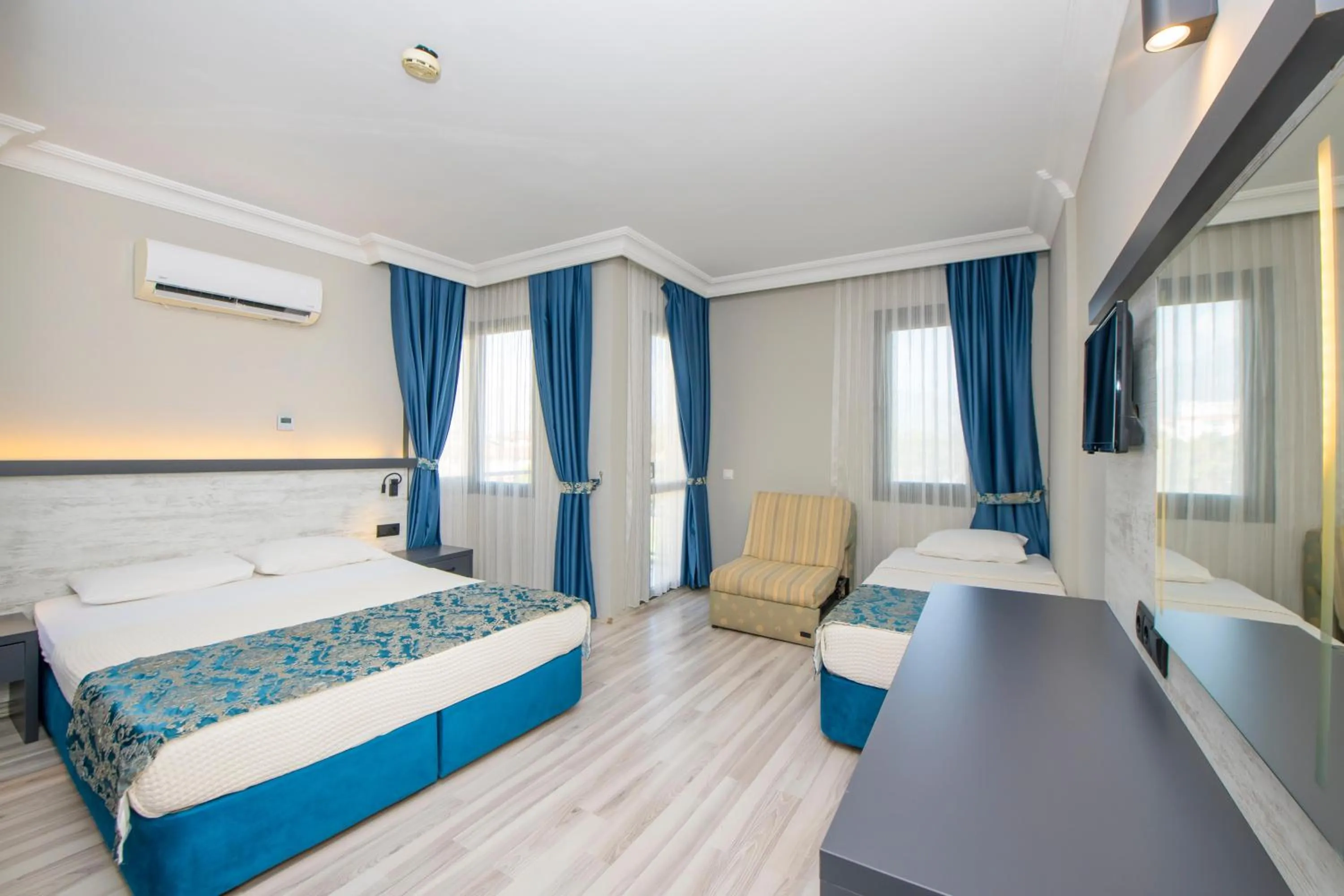 Photo of the whole room, Bed in Golden Moon Hotel