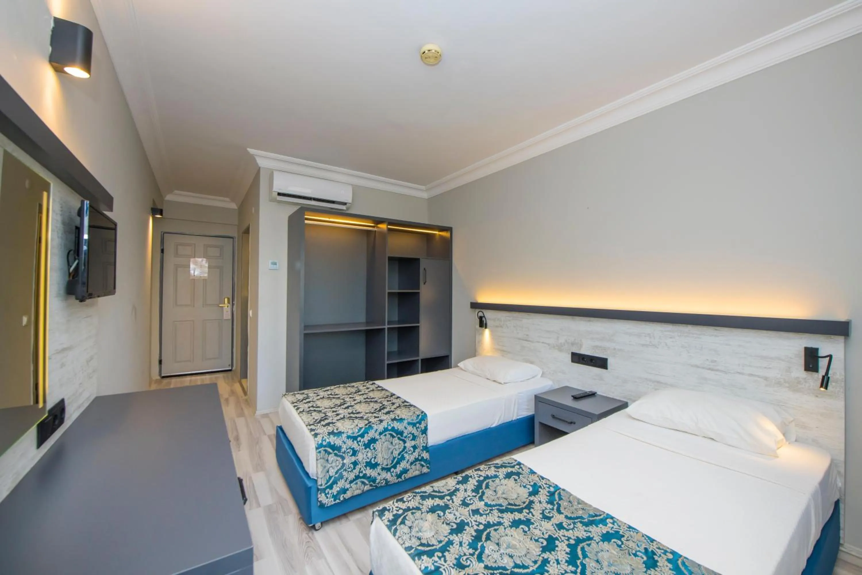 Photo of the whole room, Bed in Golden Moon Hotel