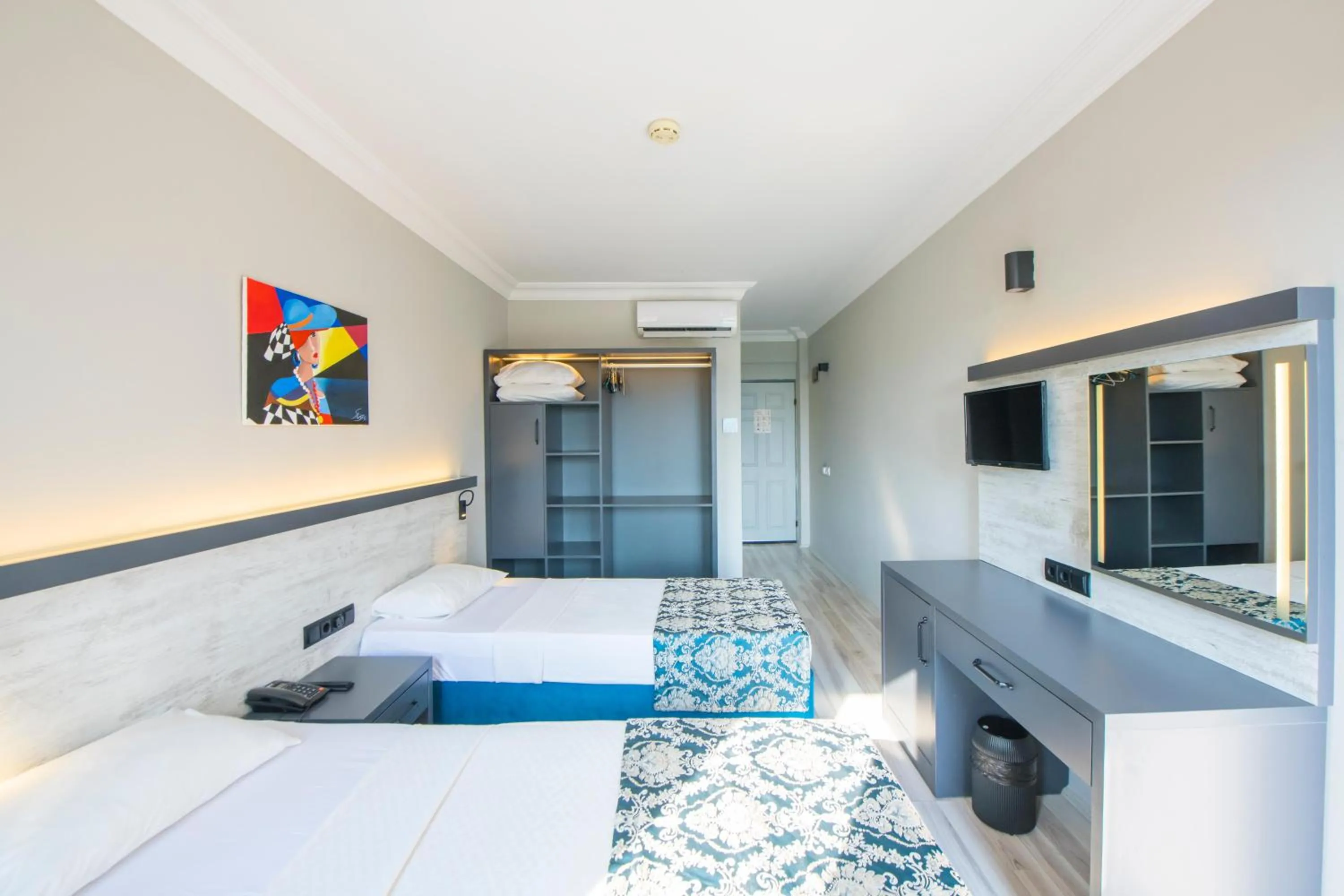 Photo of the whole room, Bed in Golden Moon Hotel