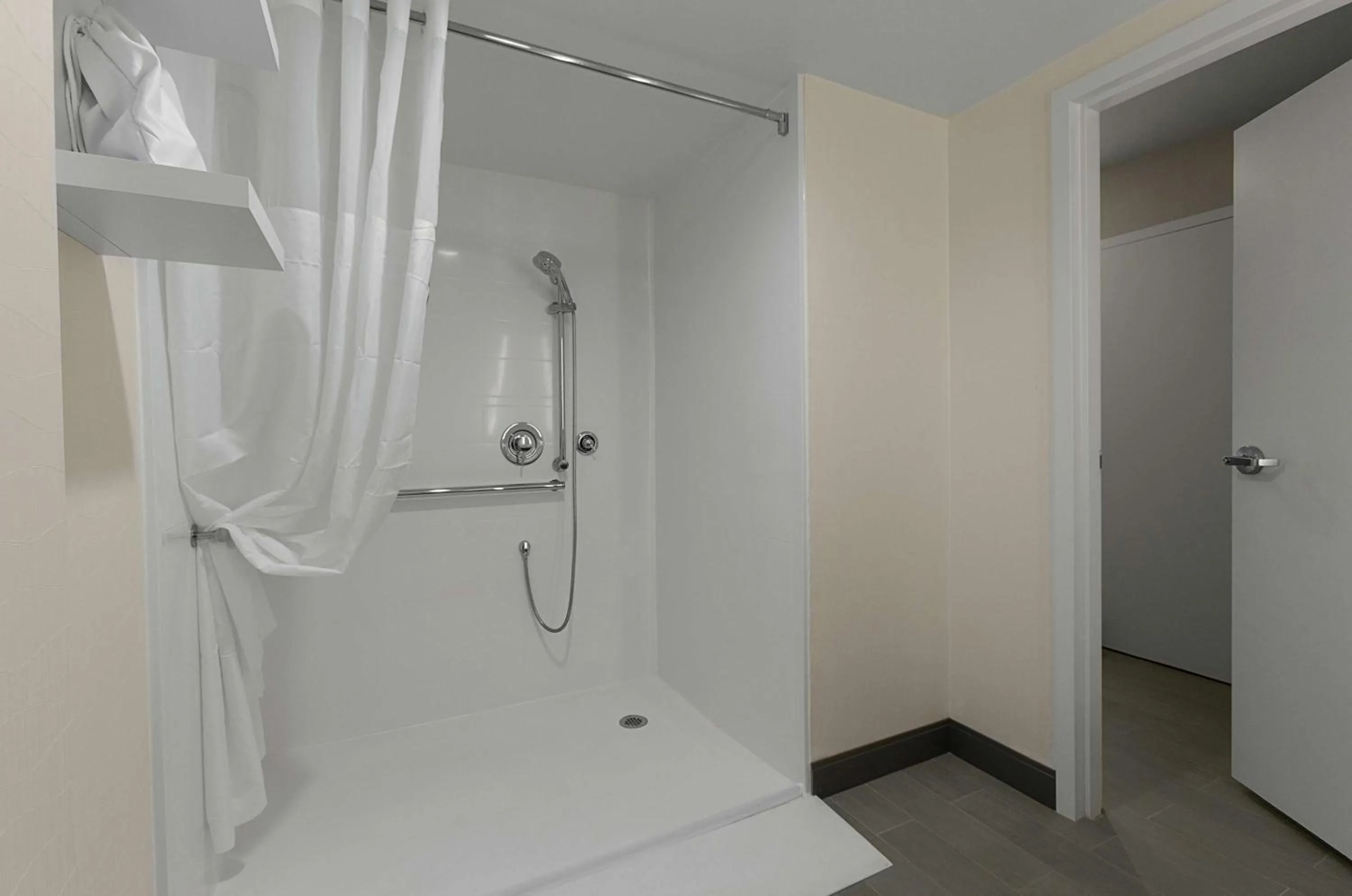 Bathroom in Hampton Inn Greenville/Travelers Rest