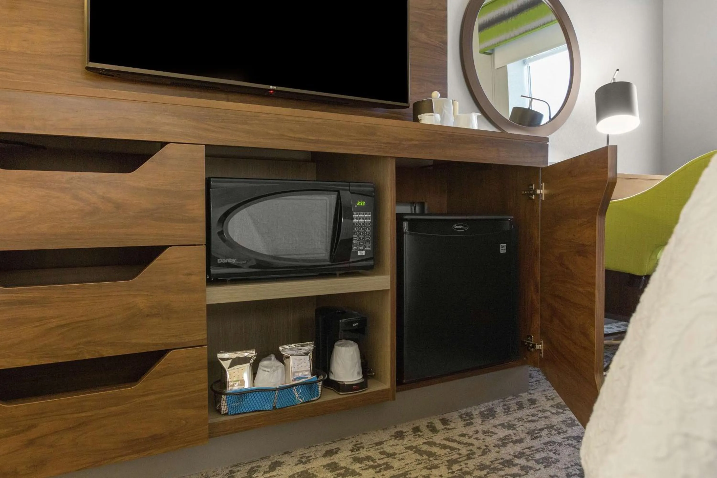 Bedroom in Hampton Inn Greenville/Travelers Rest