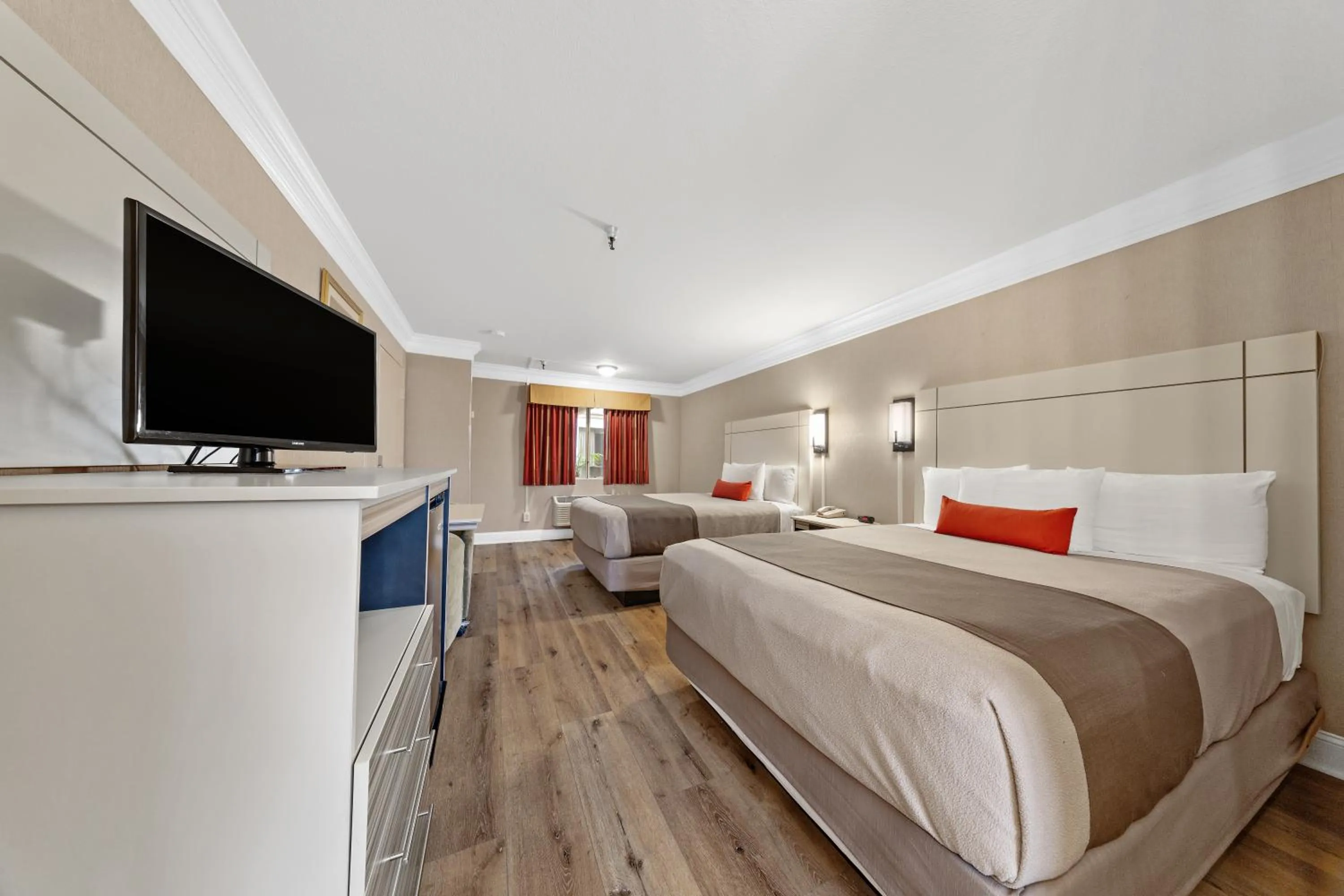 Bed in Americas Best Value Inn San Clemente Beach