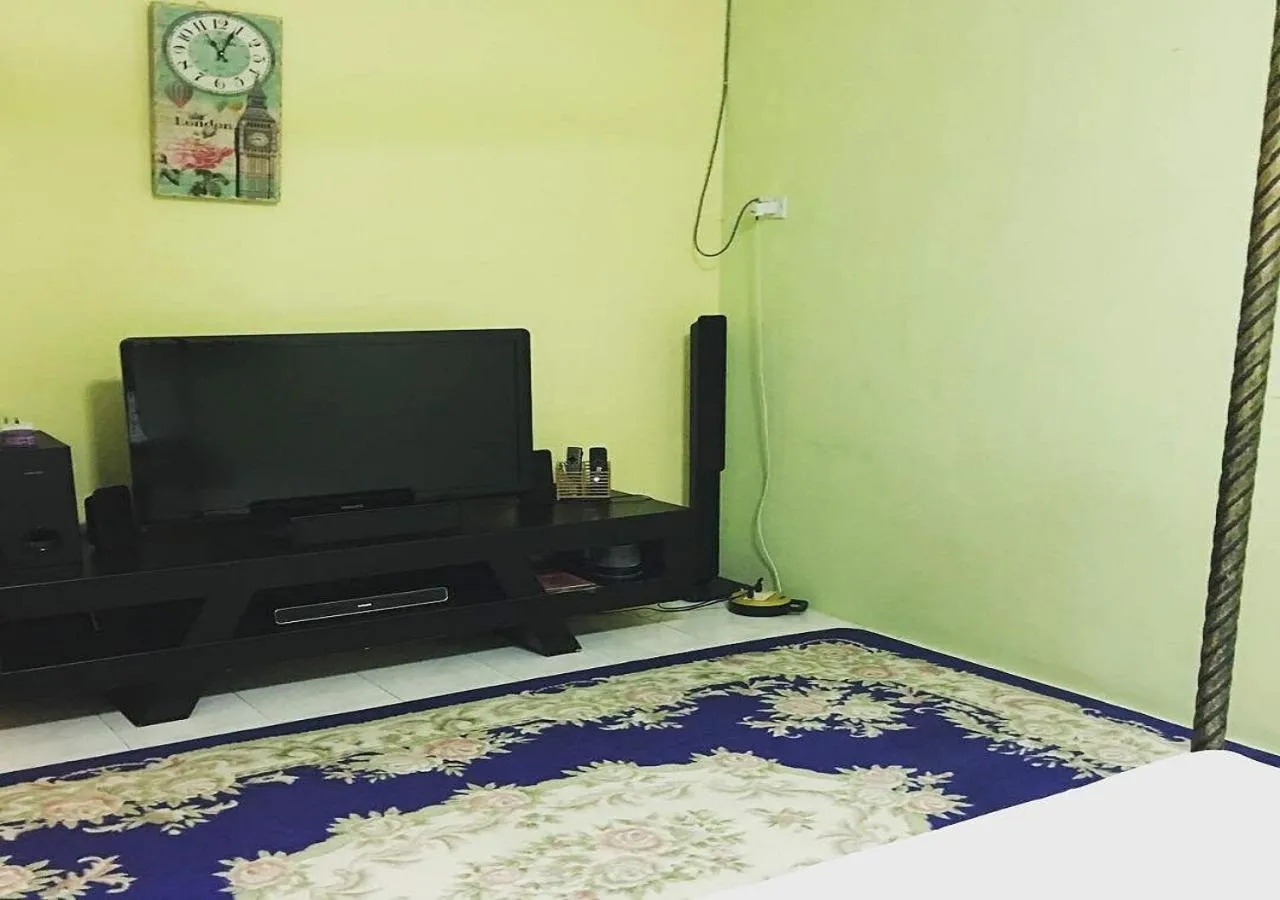Communal lounge/ TV room in Homestay Pagar Buruk Ipoh
