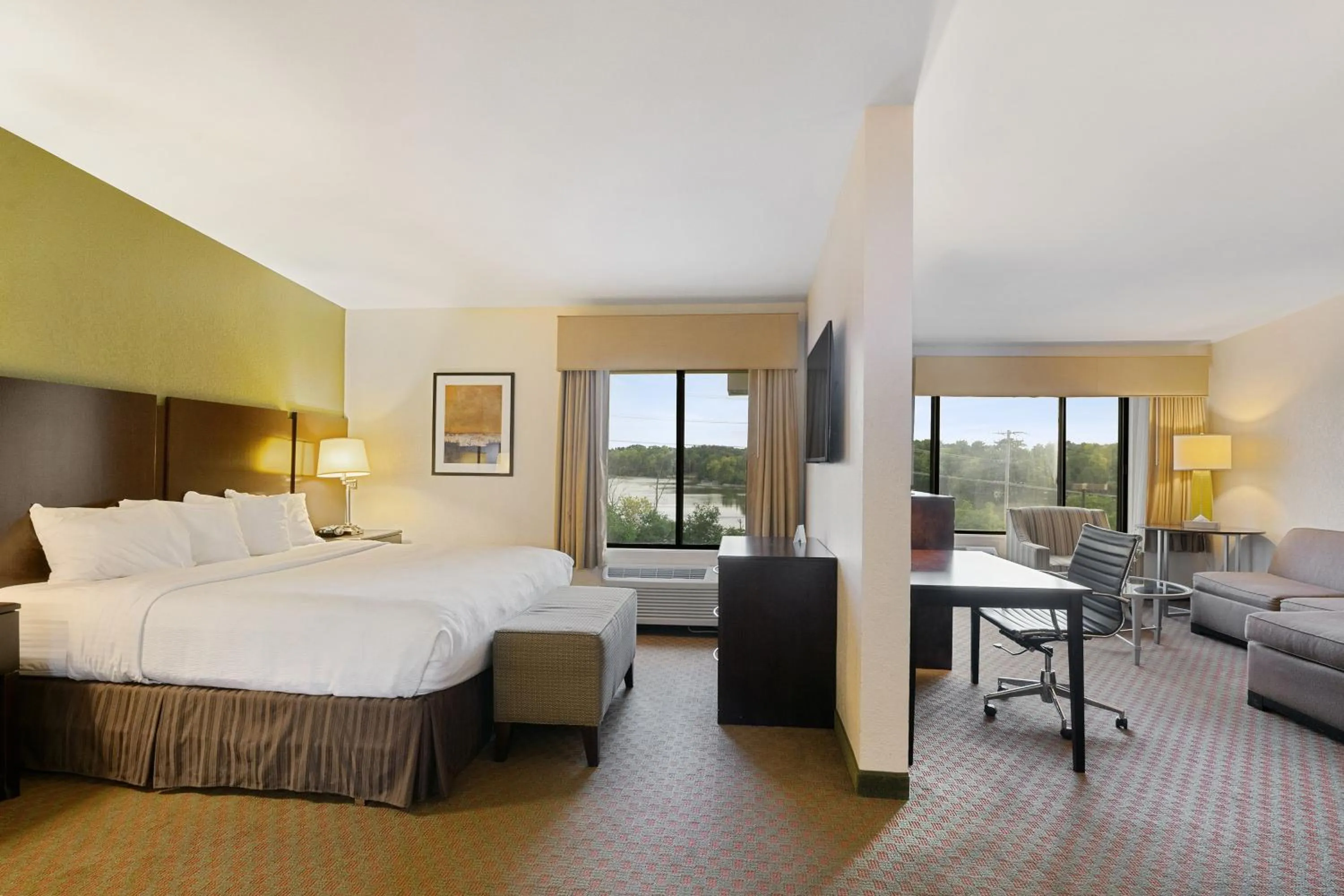 Photo of the whole room, Bed in Antioch Hotel & Suites