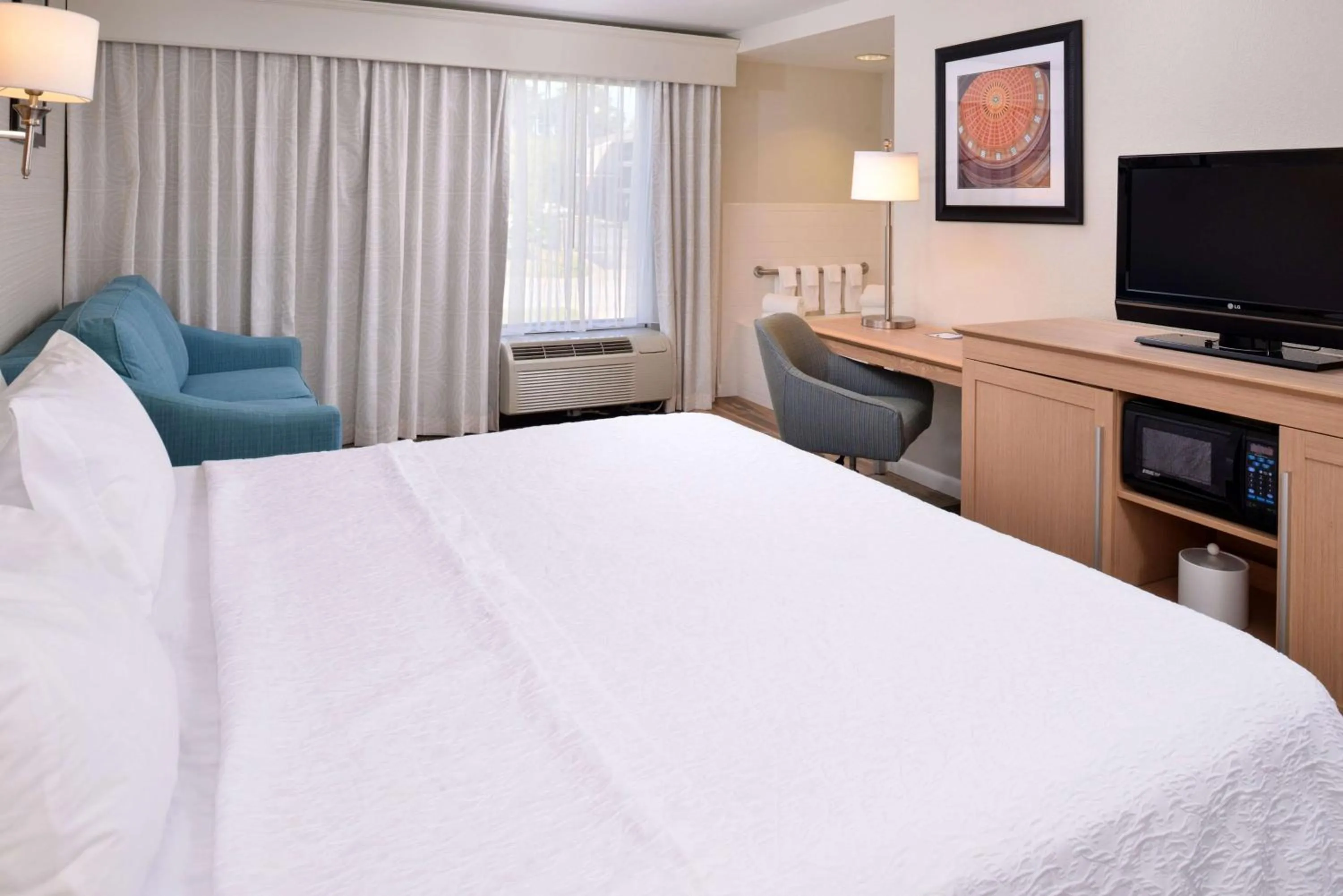 Bed in Hampton Inn Tulsa Sand Springs