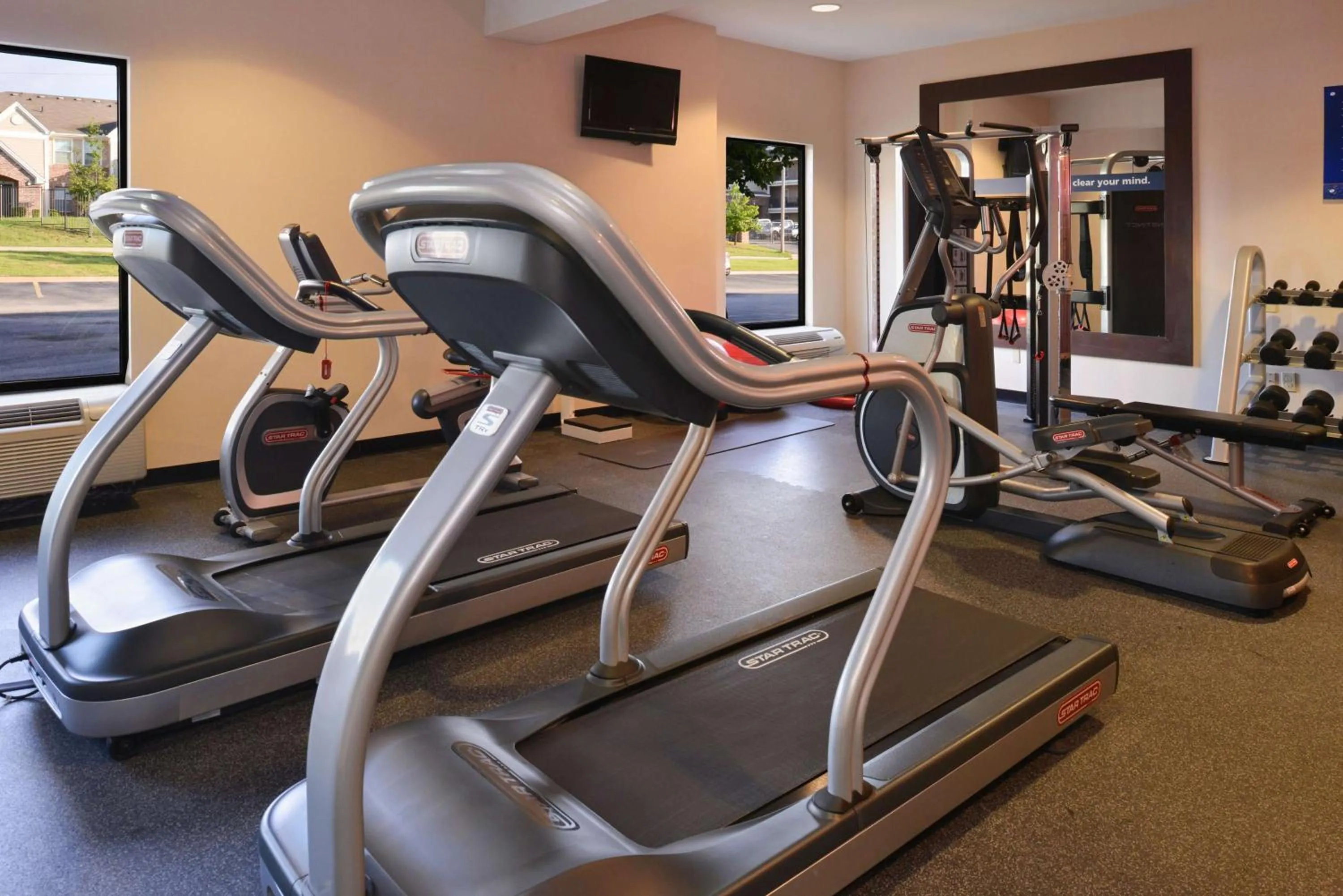 Fitness centre/facilities in Hampton Inn Tulsa Sand Springs