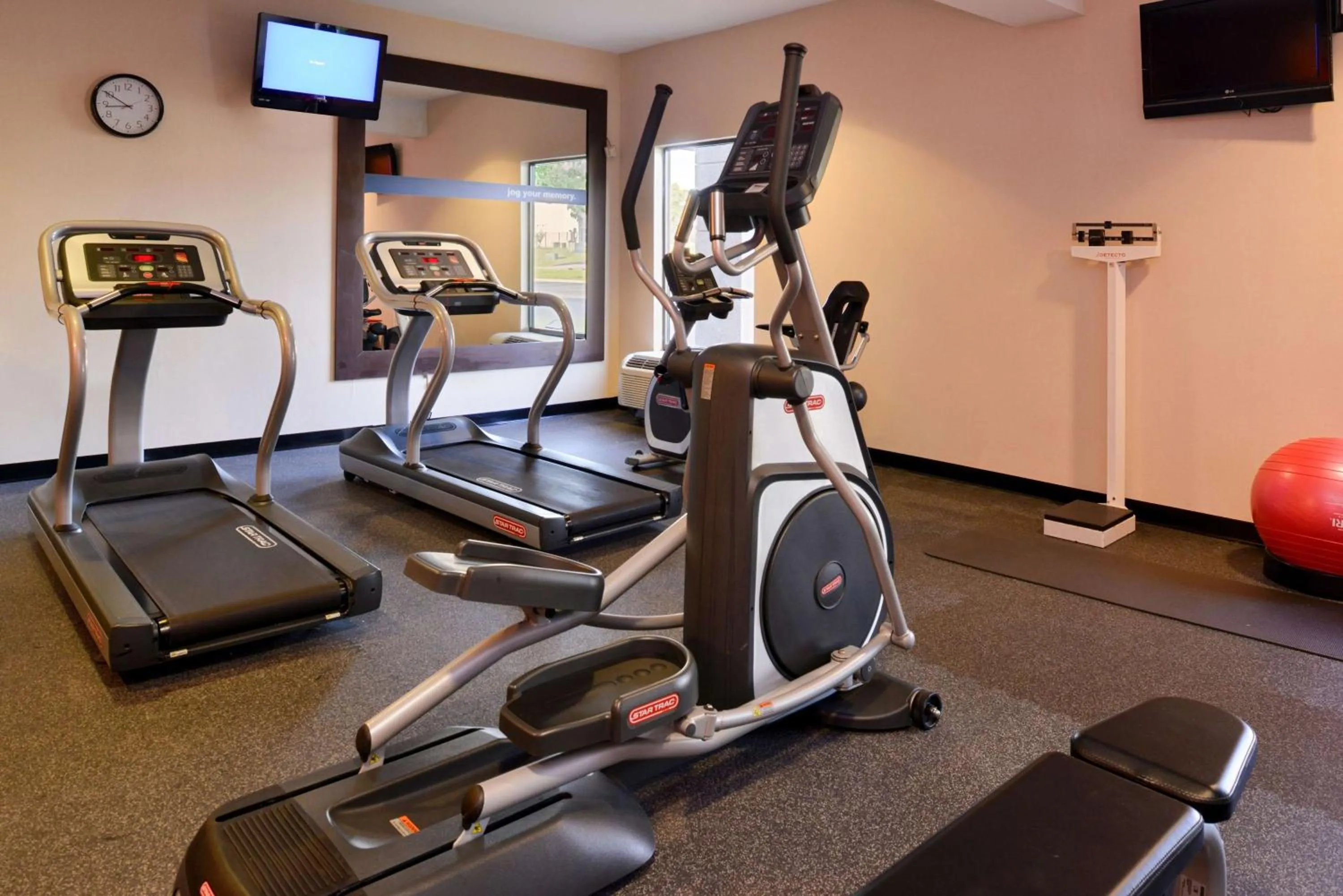 Fitness centre/facilities in Hampton Inn Tulsa Sand Springs