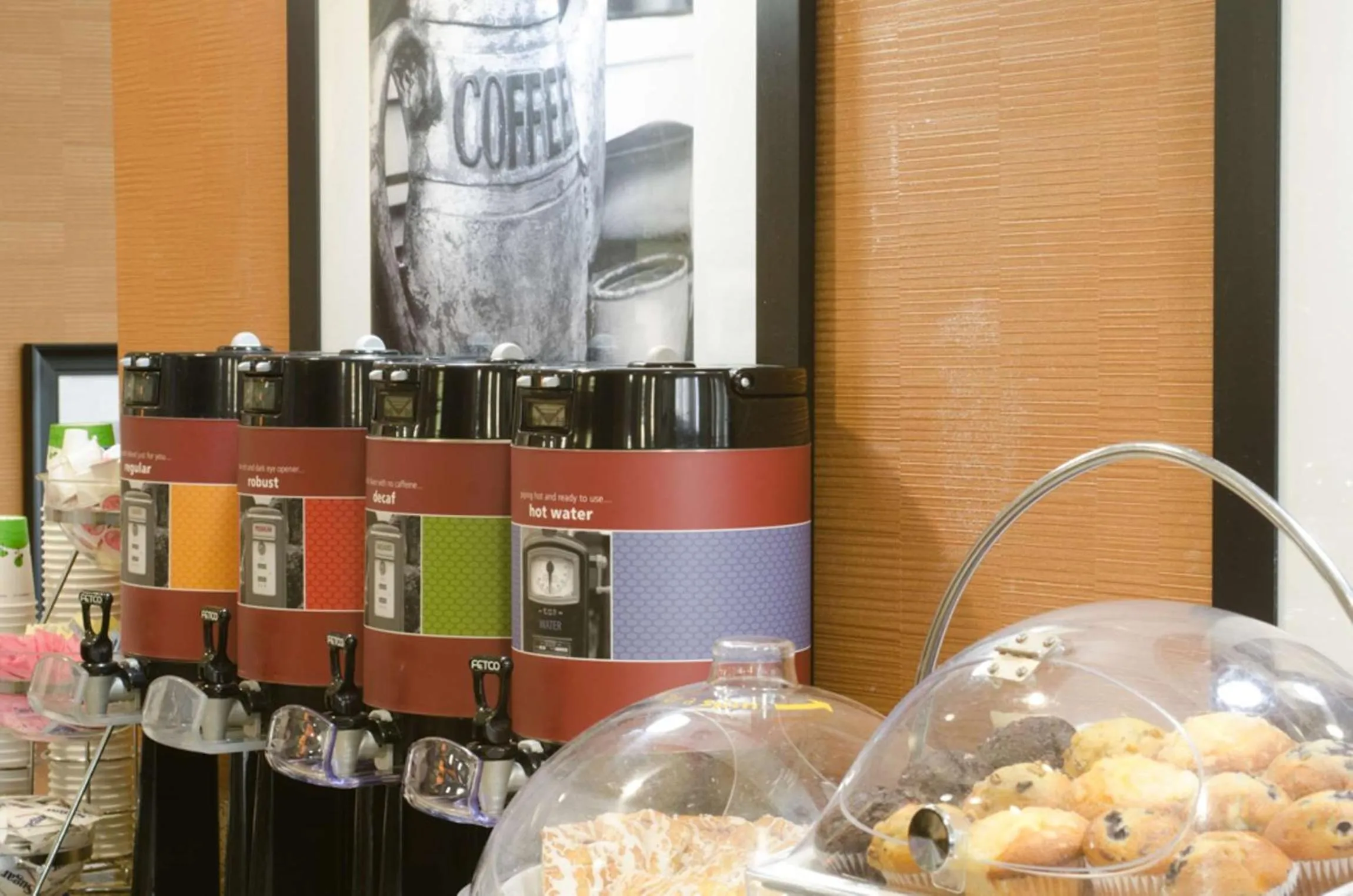 Dining area in Hampton Inn Tulsa Sand Springs