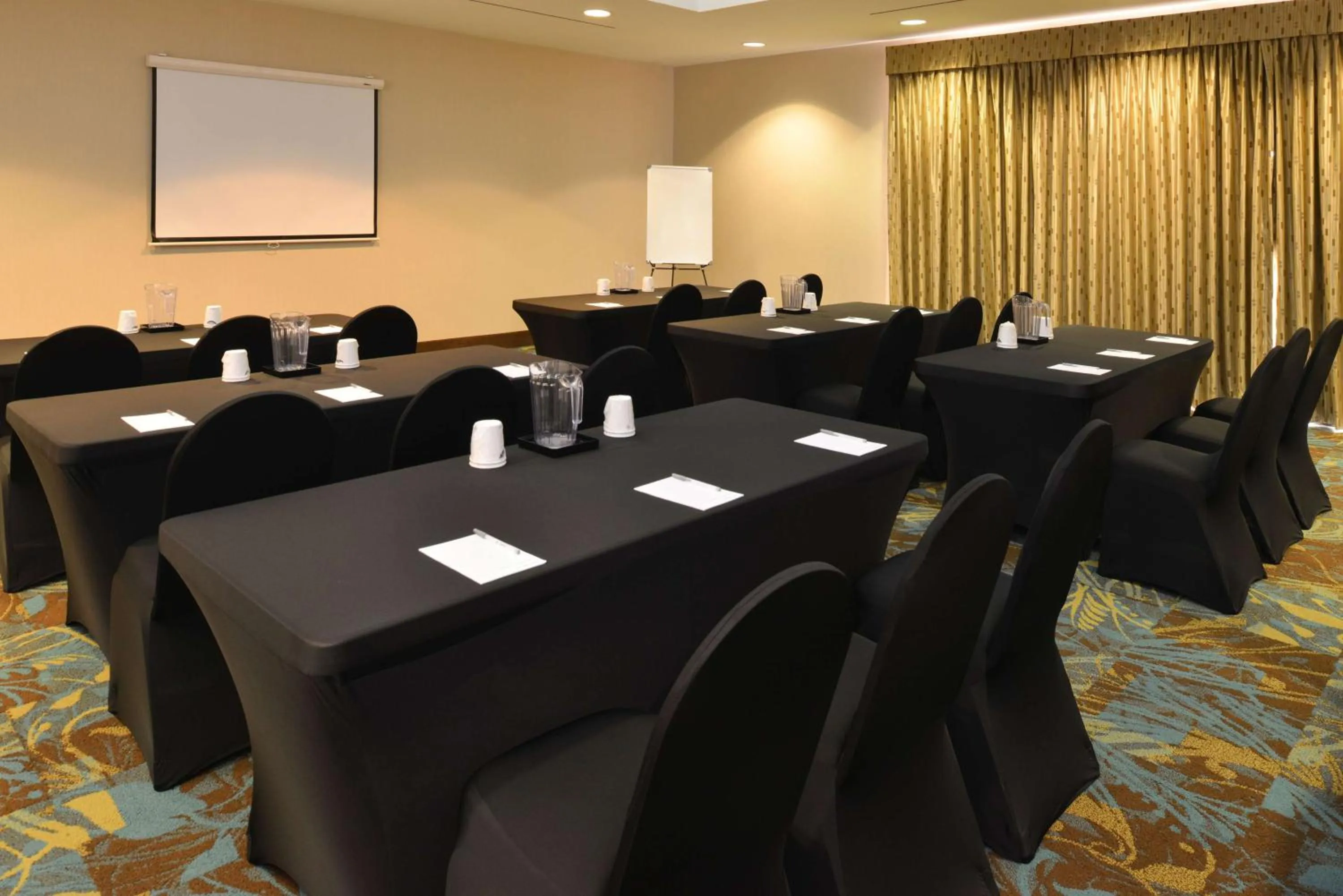 Meeting/conference room in Hampton Inn Tulsa Sand Springs
