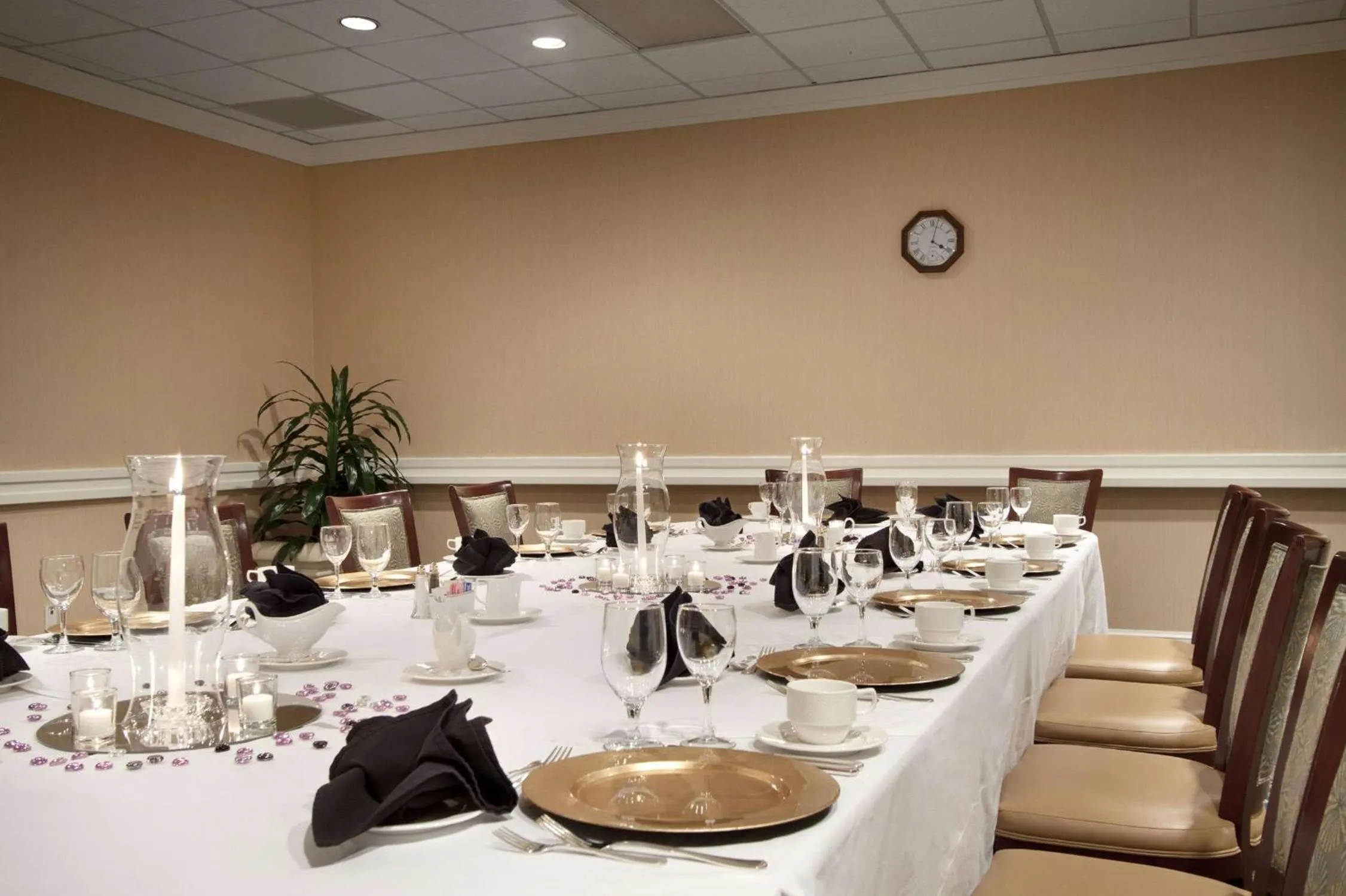 Dining area in Hilton Washington DC/Rockville Hotel & Executive Meeting Center