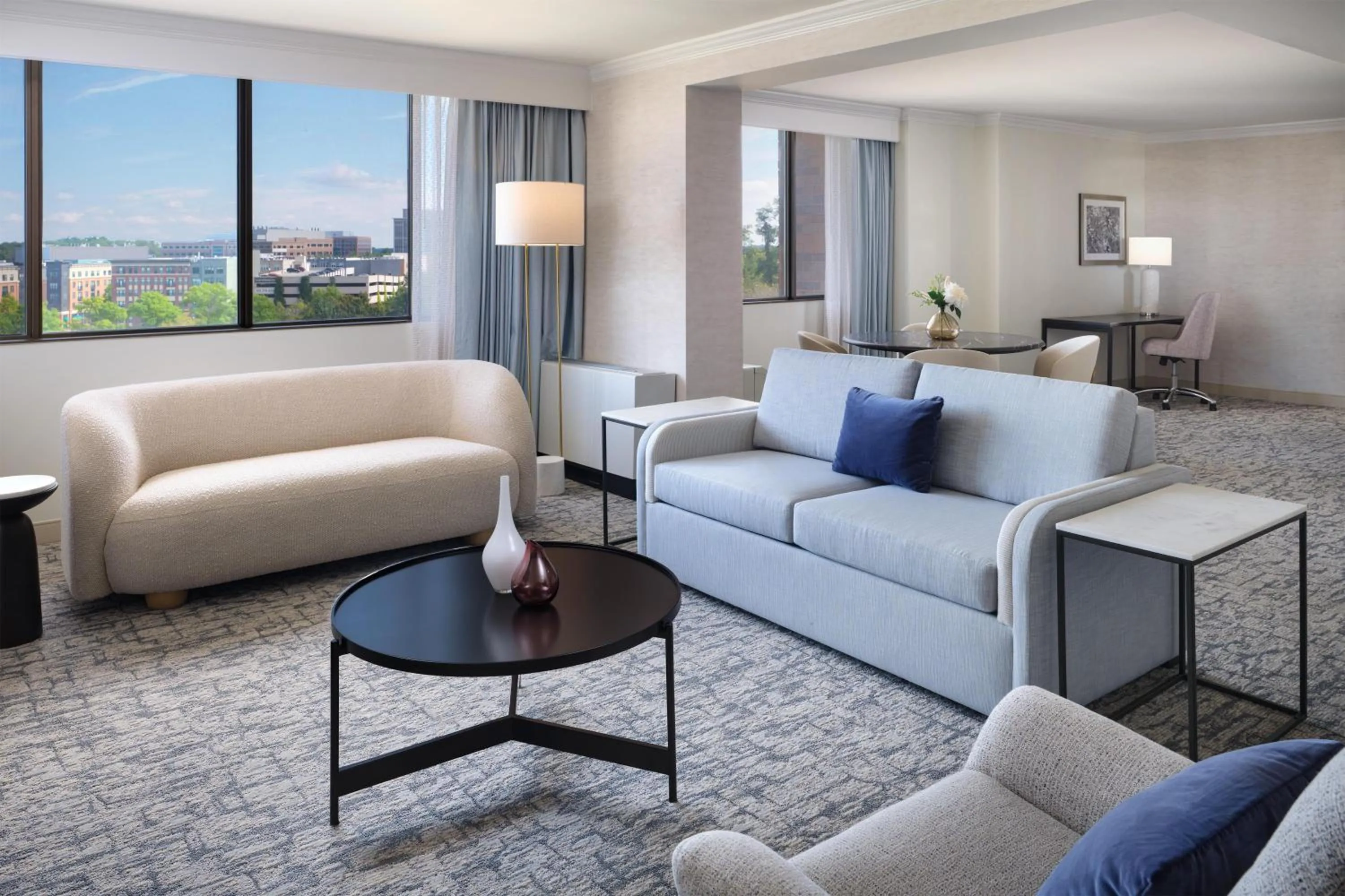 Living room in Hilton Washington DC/Rockville Hotel & Executive Meeting Center