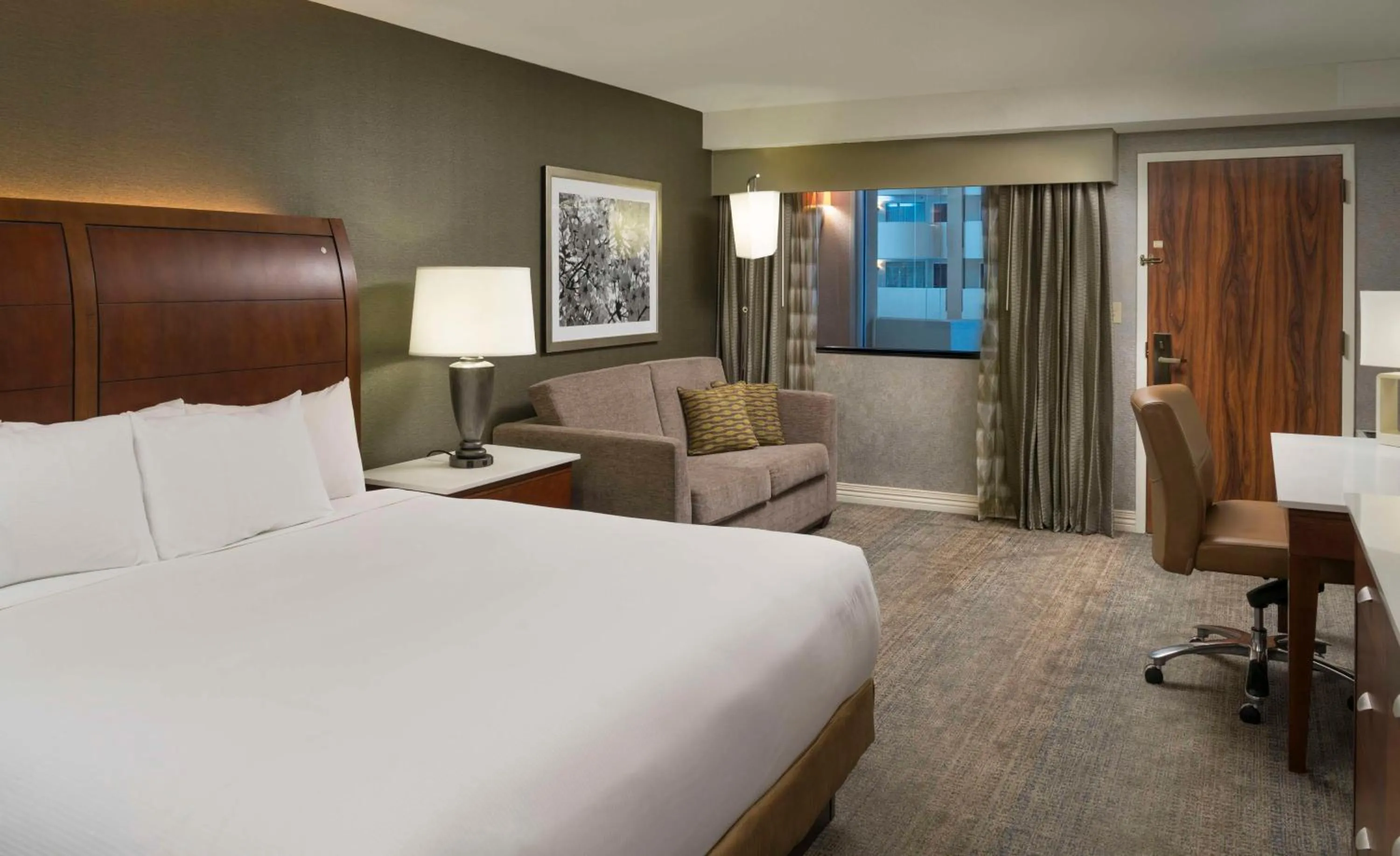 Bed in Hilton Washington DC/Rockville Hotel & Executive Meeting Center