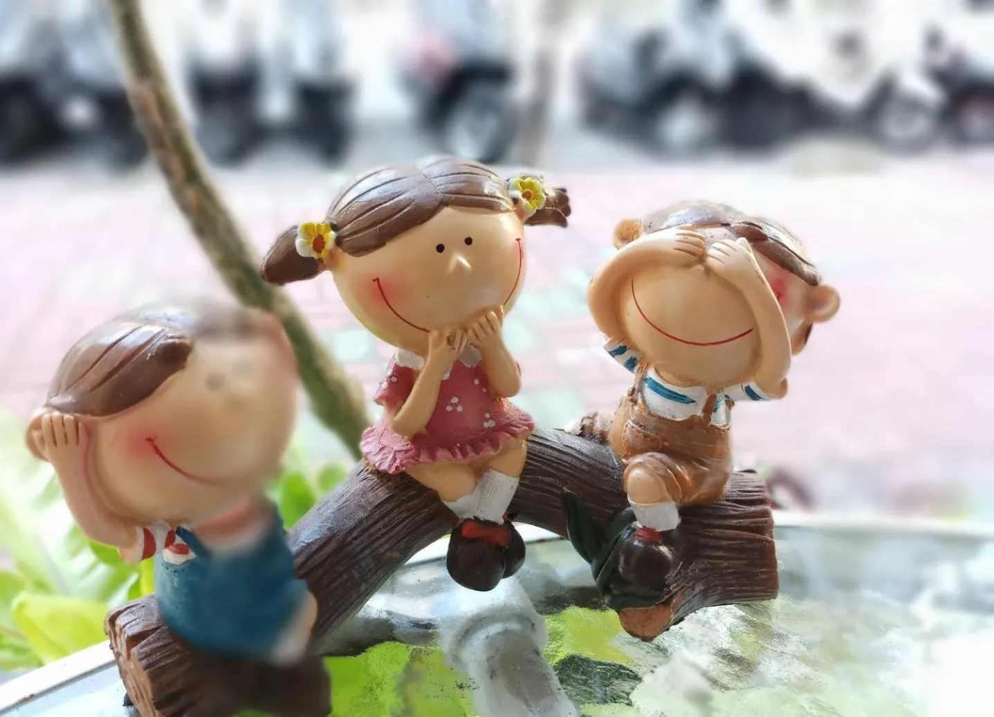 Decorative detail, Children in Town Stay