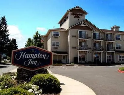 Property building in Hampton Inn Ukiah