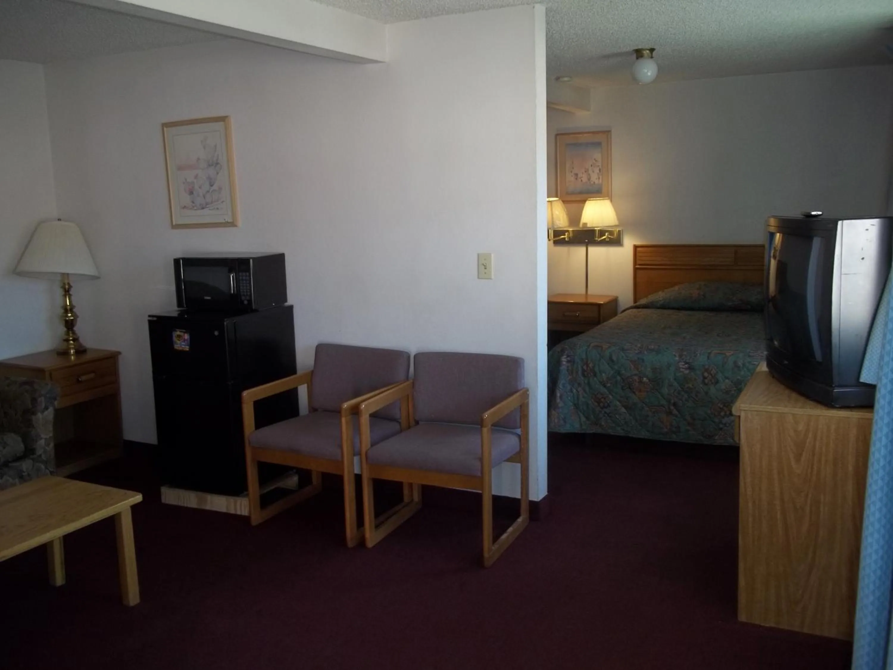 Photo of the whole room, Bed in National 9 Inn Sand Canyon