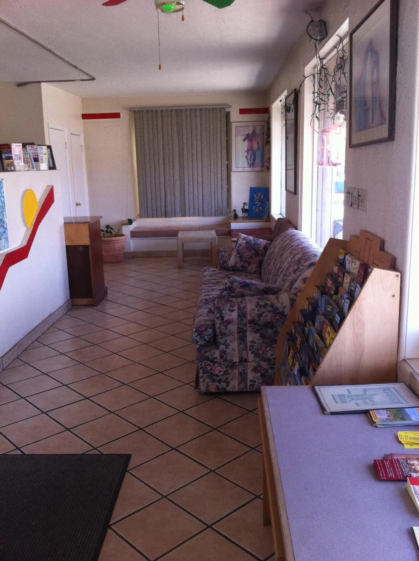 Lobby or reception in National 9 Inn Sand Canyon