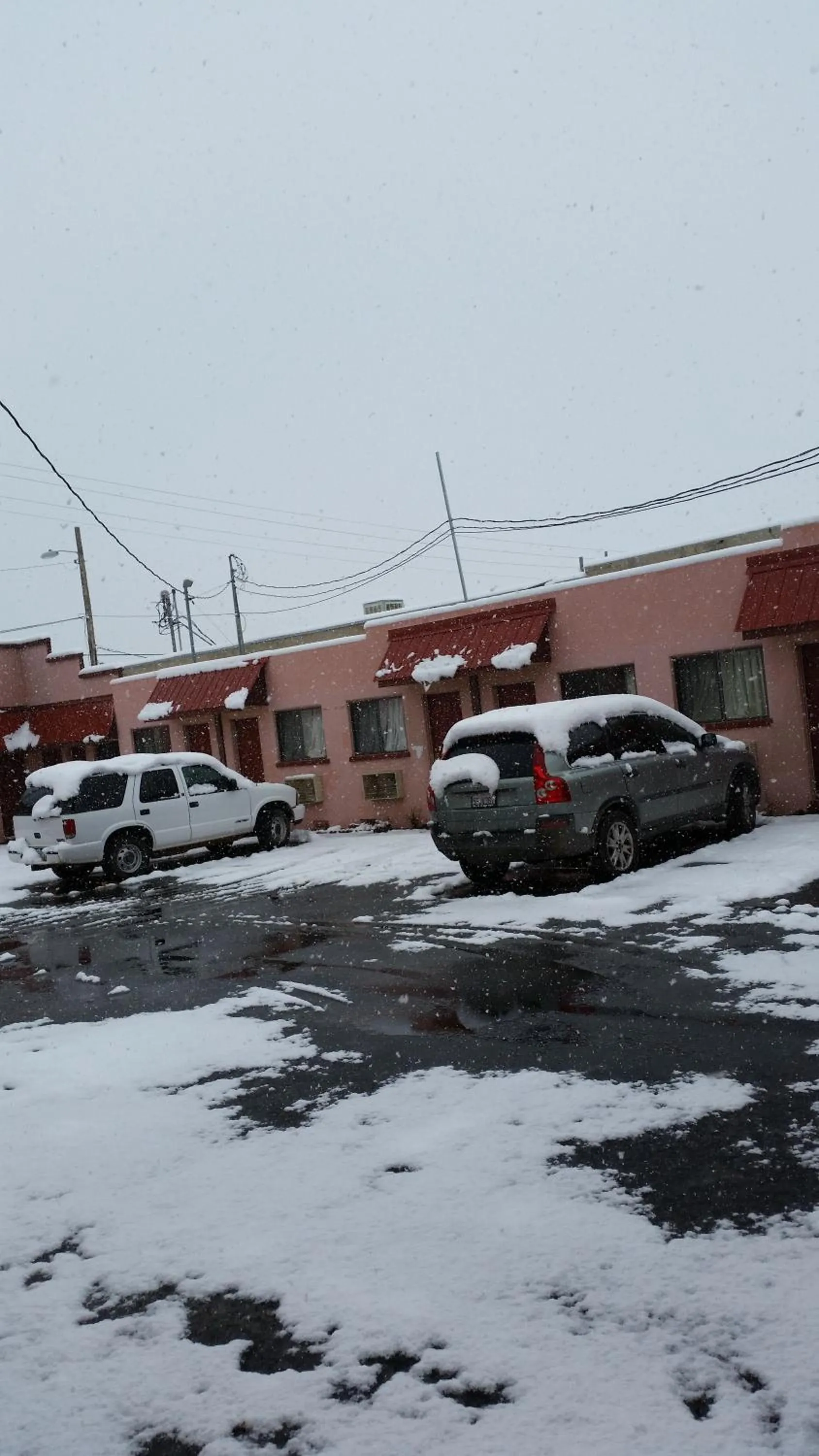 Property building in National 9 Inn Sand Canyon