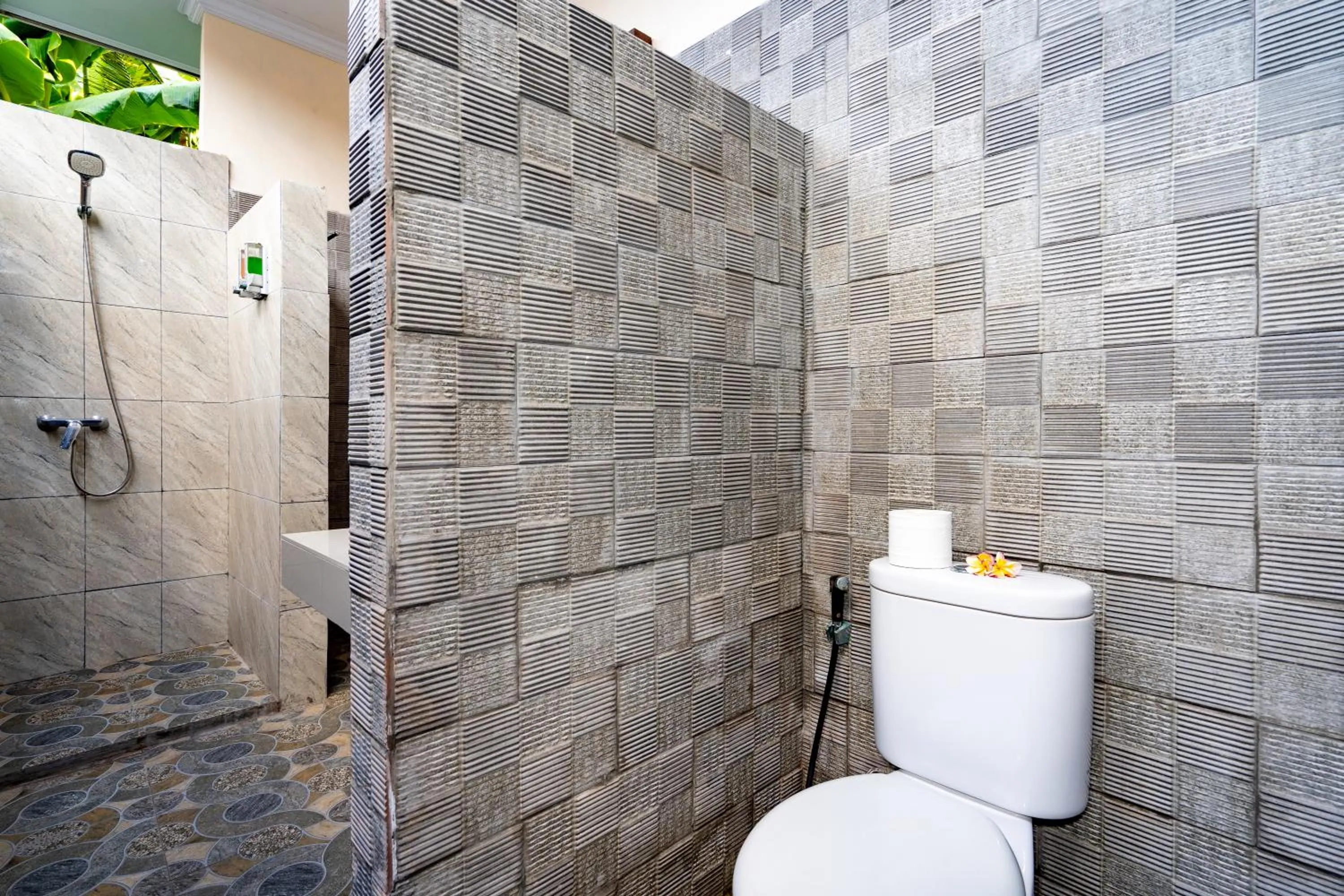 Bathroom in Pemuntalan Guesthouse