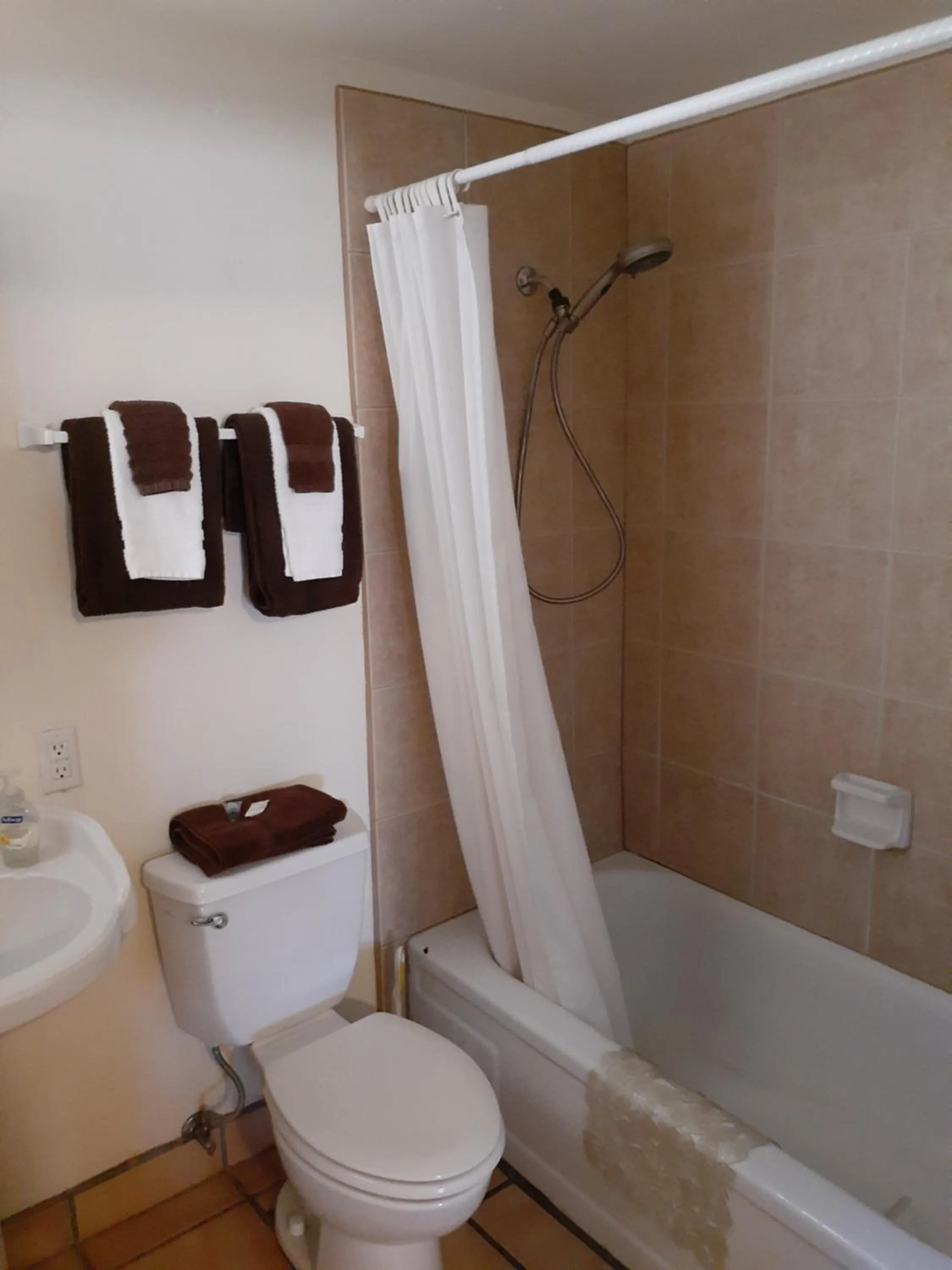 Bathroom in Stagecoach Suites