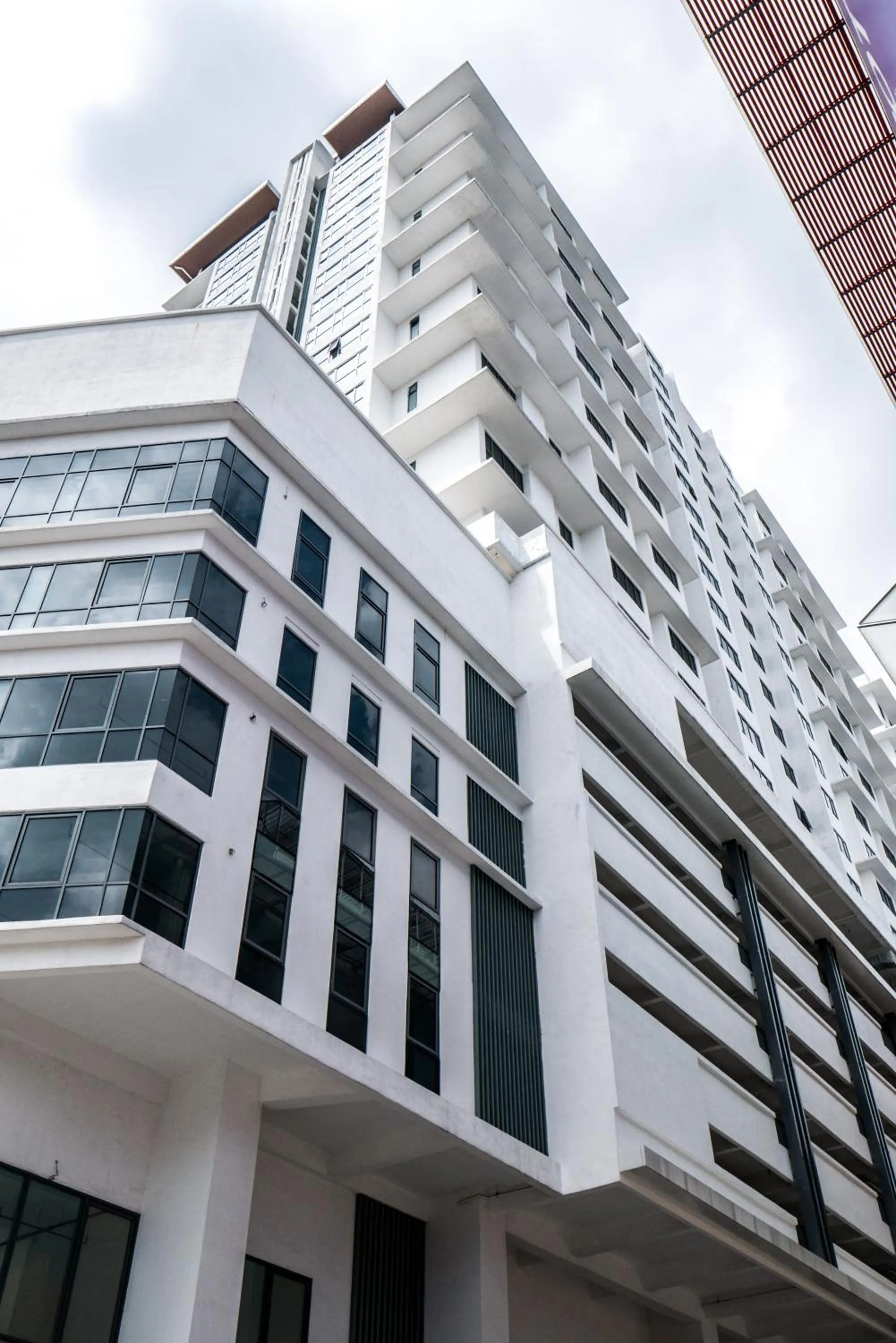 Property building in Damen Subang by Widebed