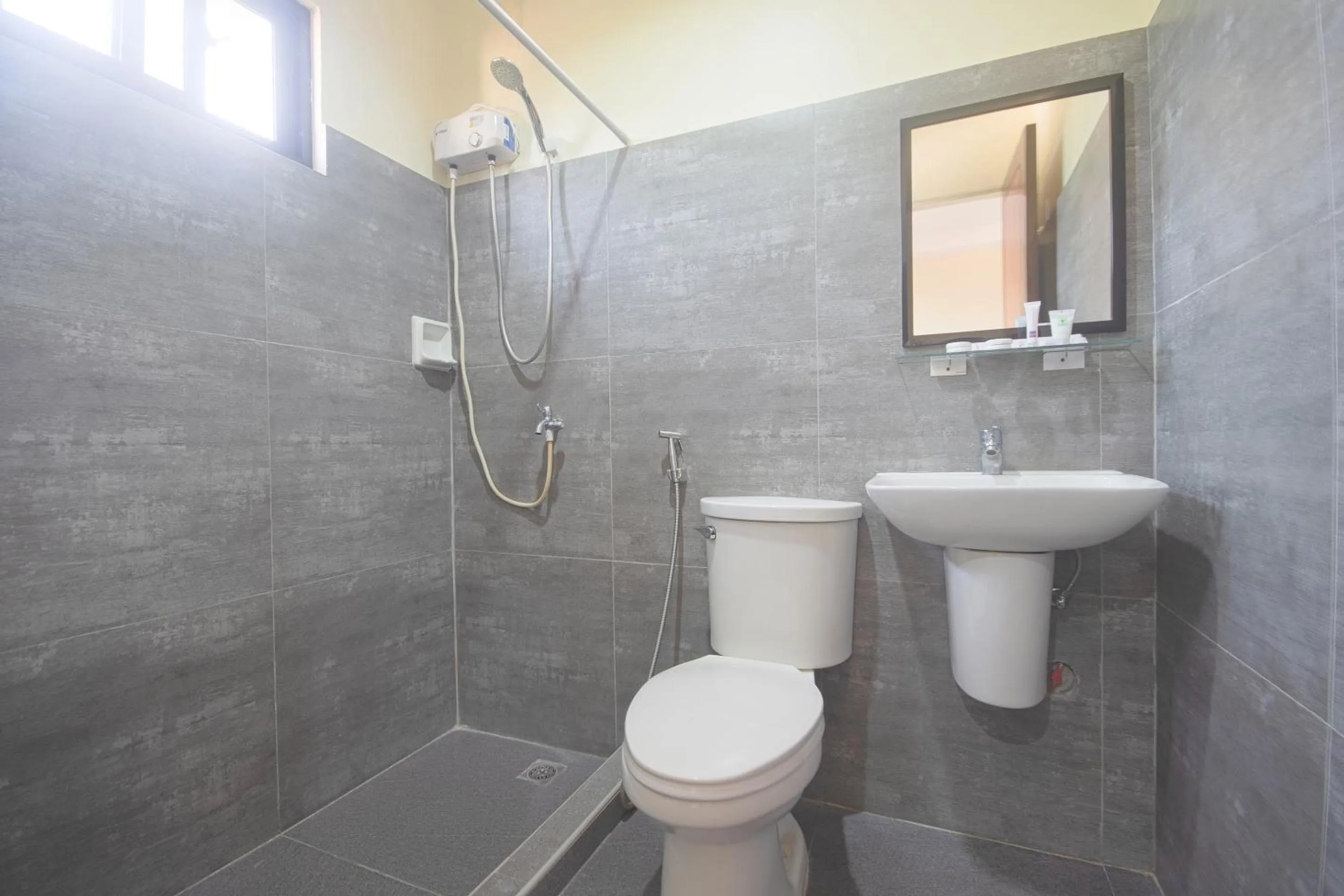 Bathroom in OYO 567 Blue Horizon Hostel