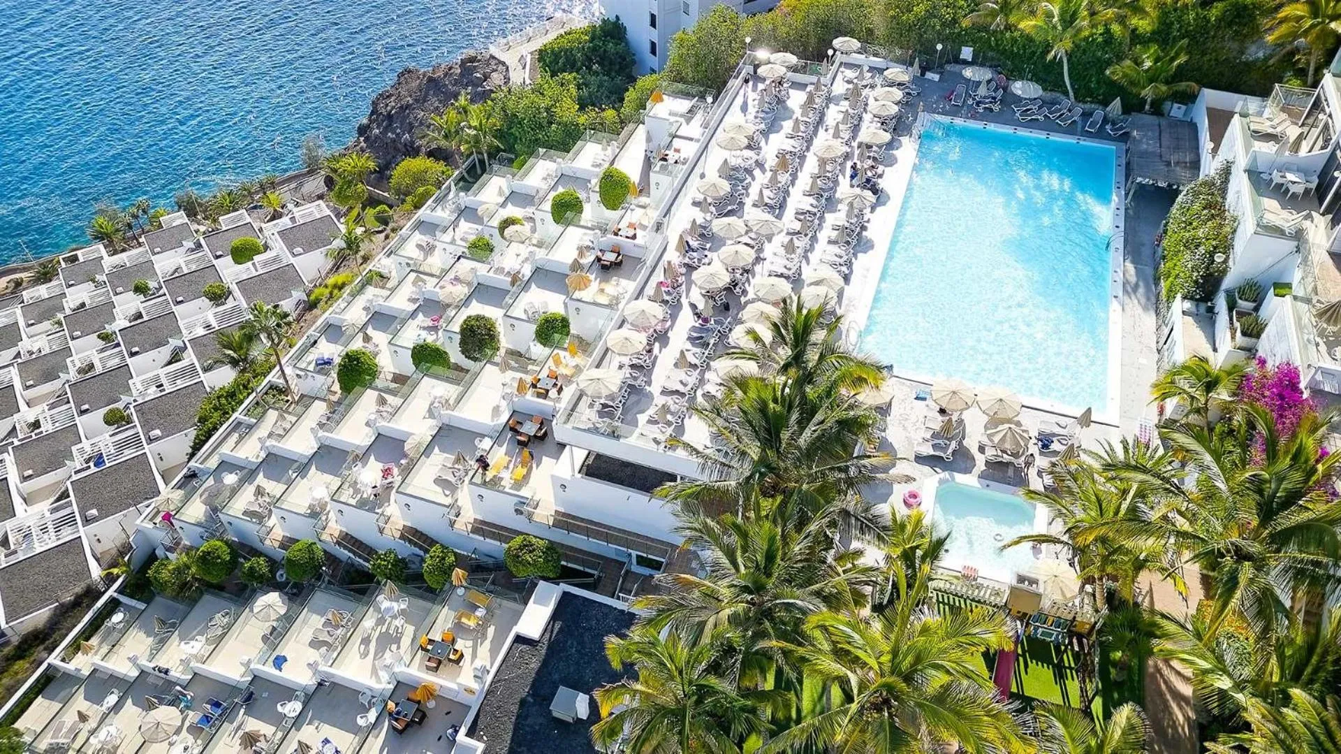 Property building in Servatur Altamar