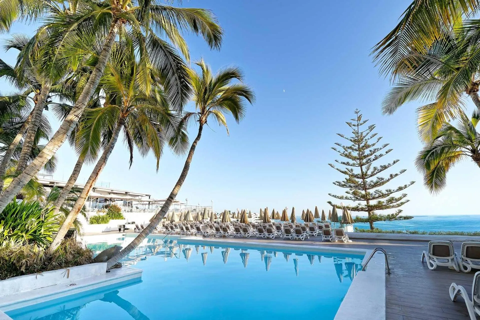 Swimming pool in Servatur Altamar