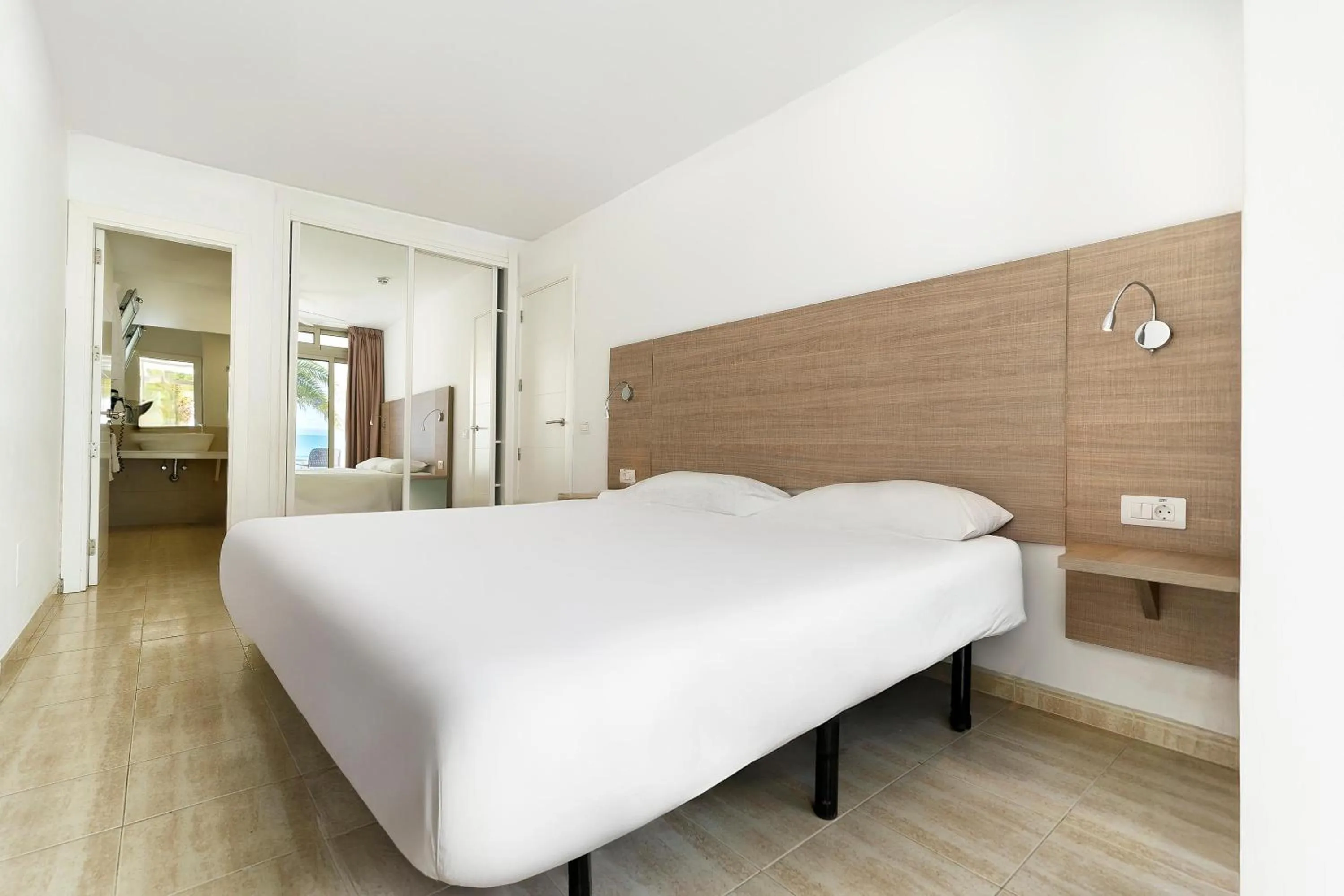 Photo of the whole room, Bed in Servatur Altamar