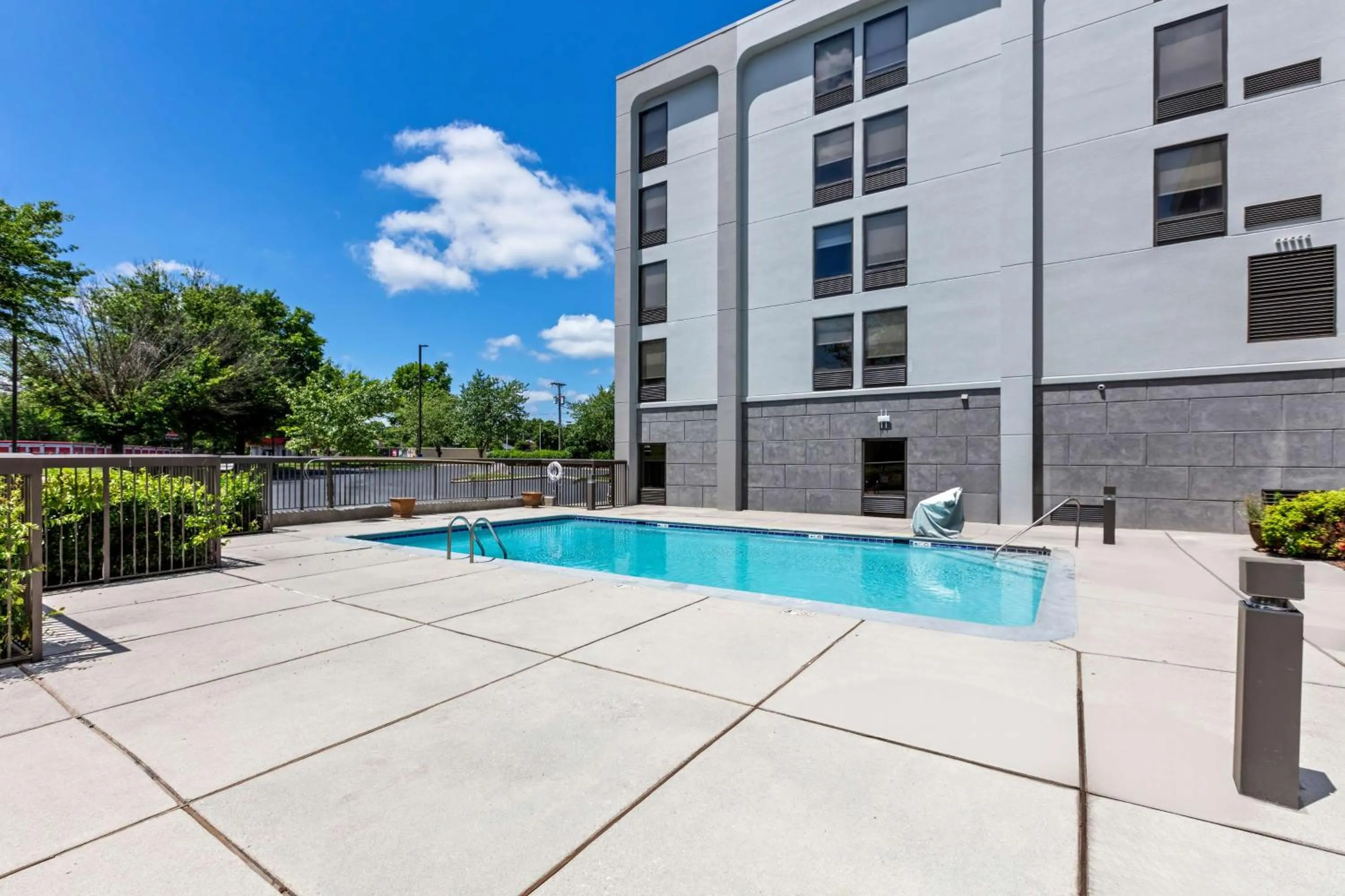 Pool view in Hampton Inn Knoxville-Airport