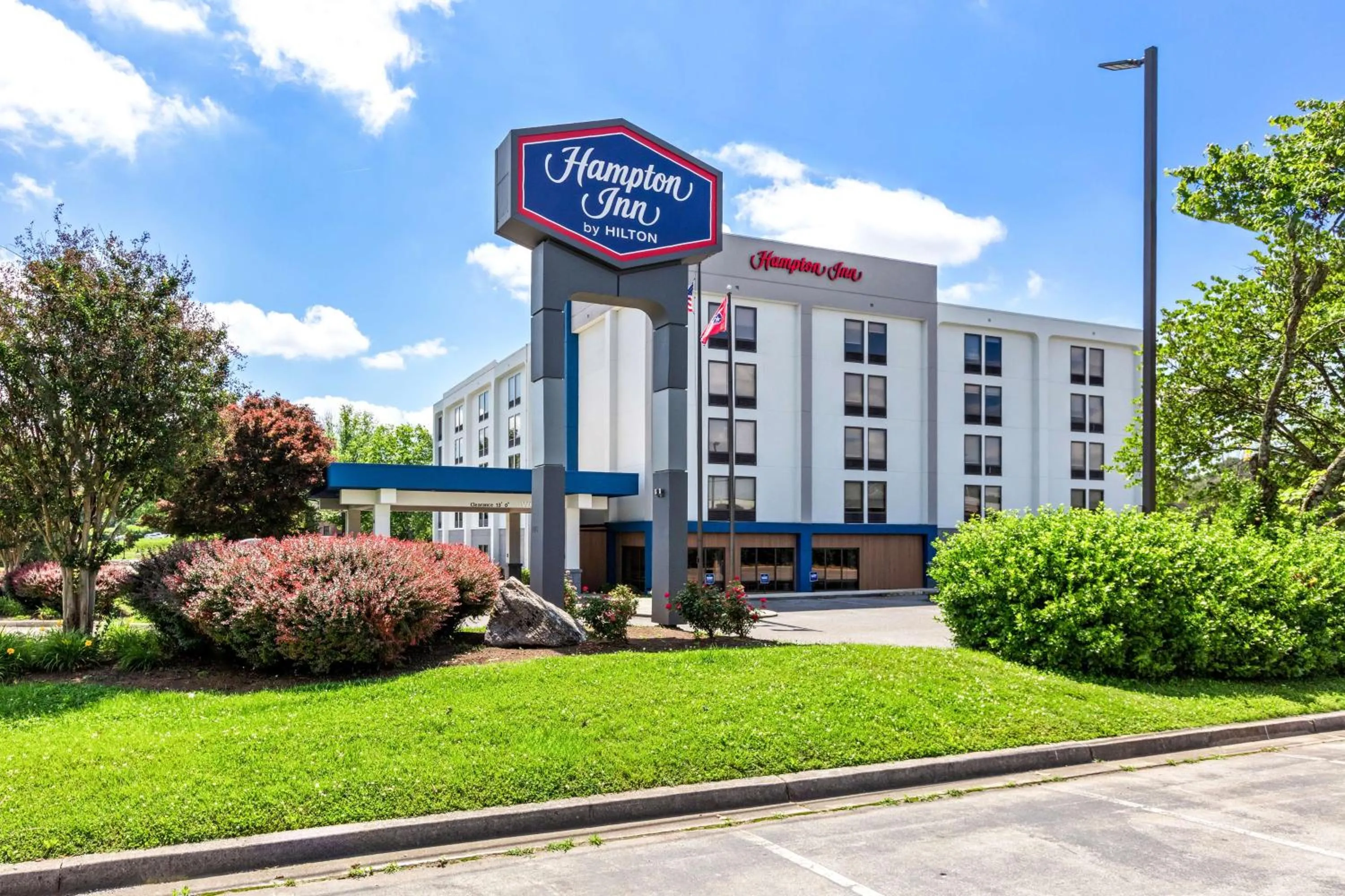 Property building in Hampton Inn Knoxville-Airport