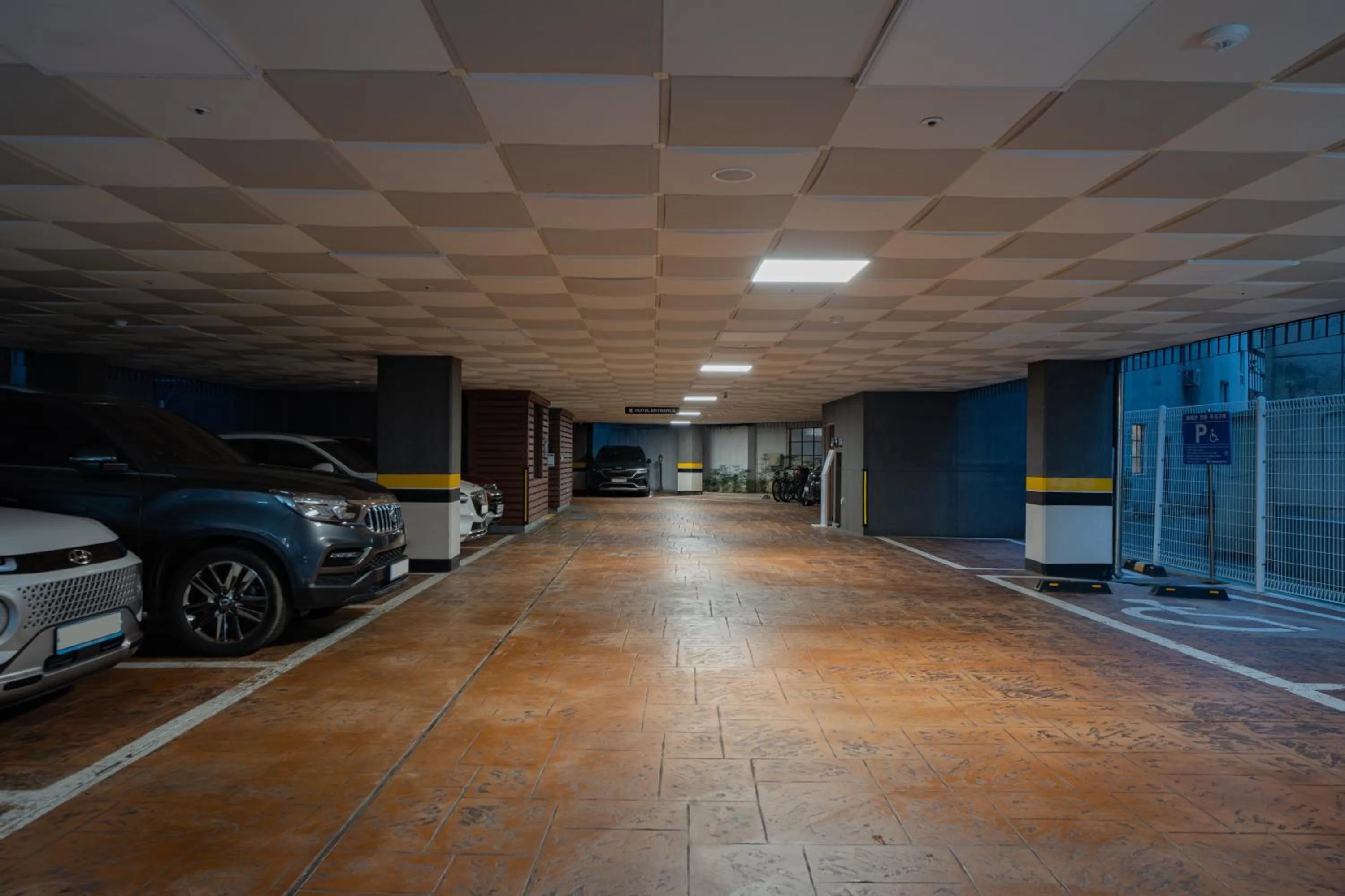 Parking in Hotel Stayon