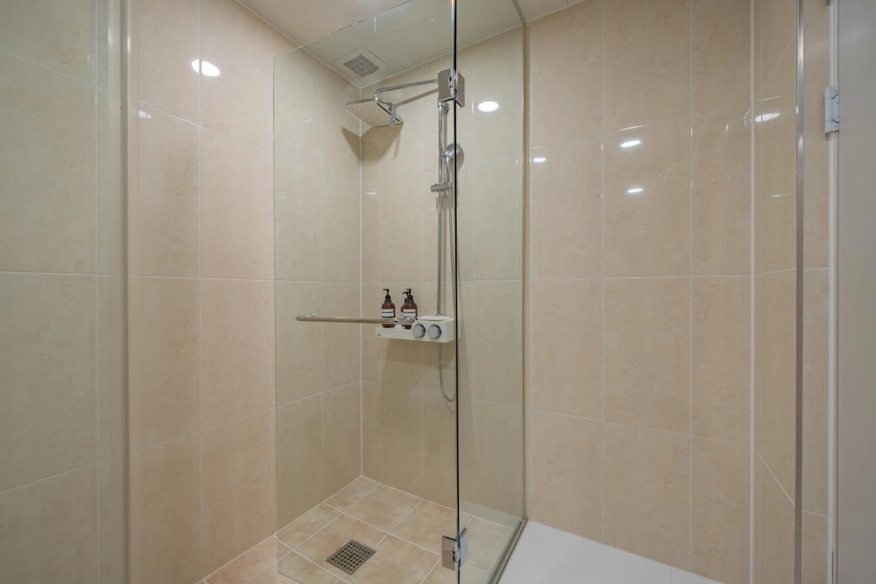 Shower in Hotel Stayon