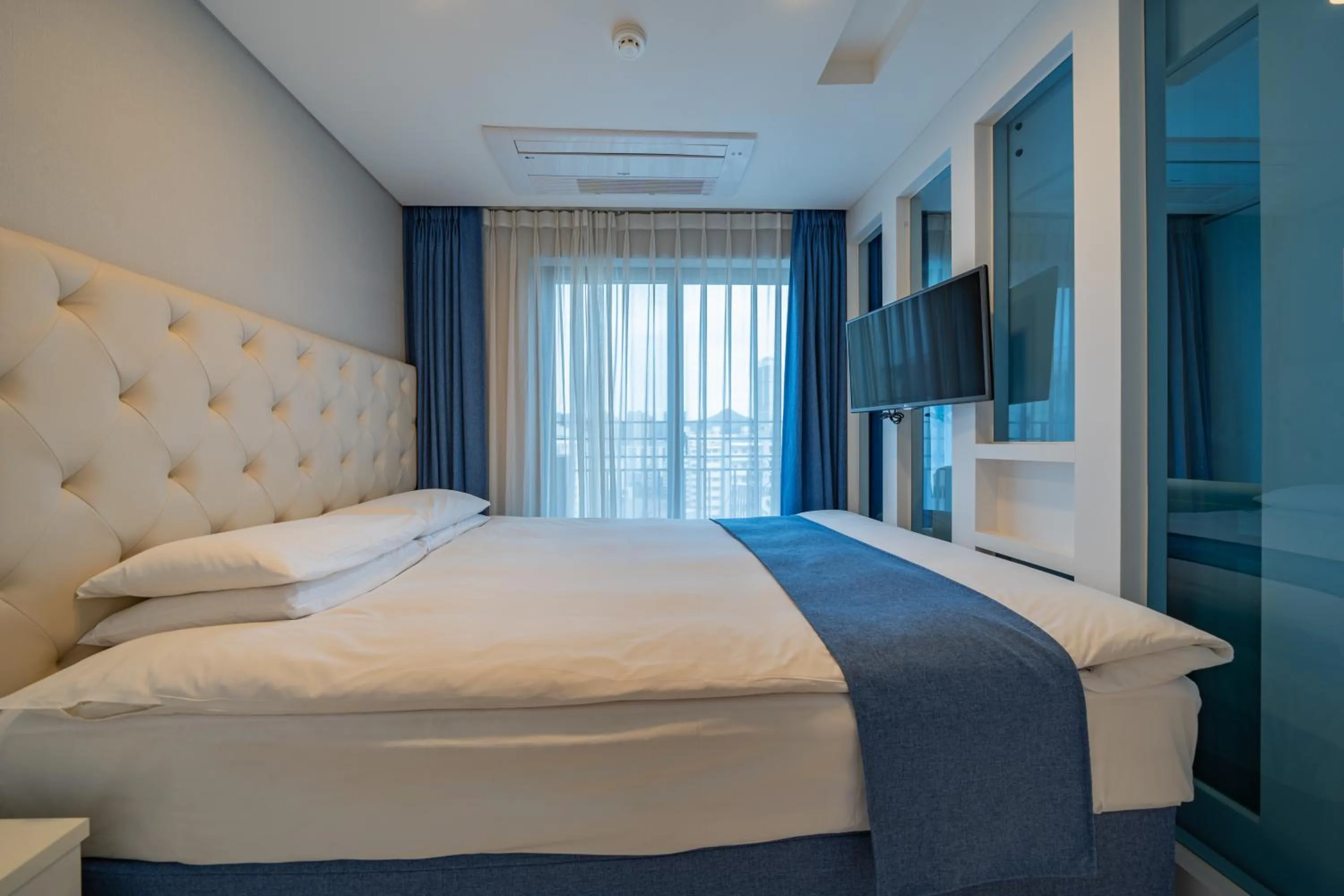 Bedroom, Bed in Hotel Stayon