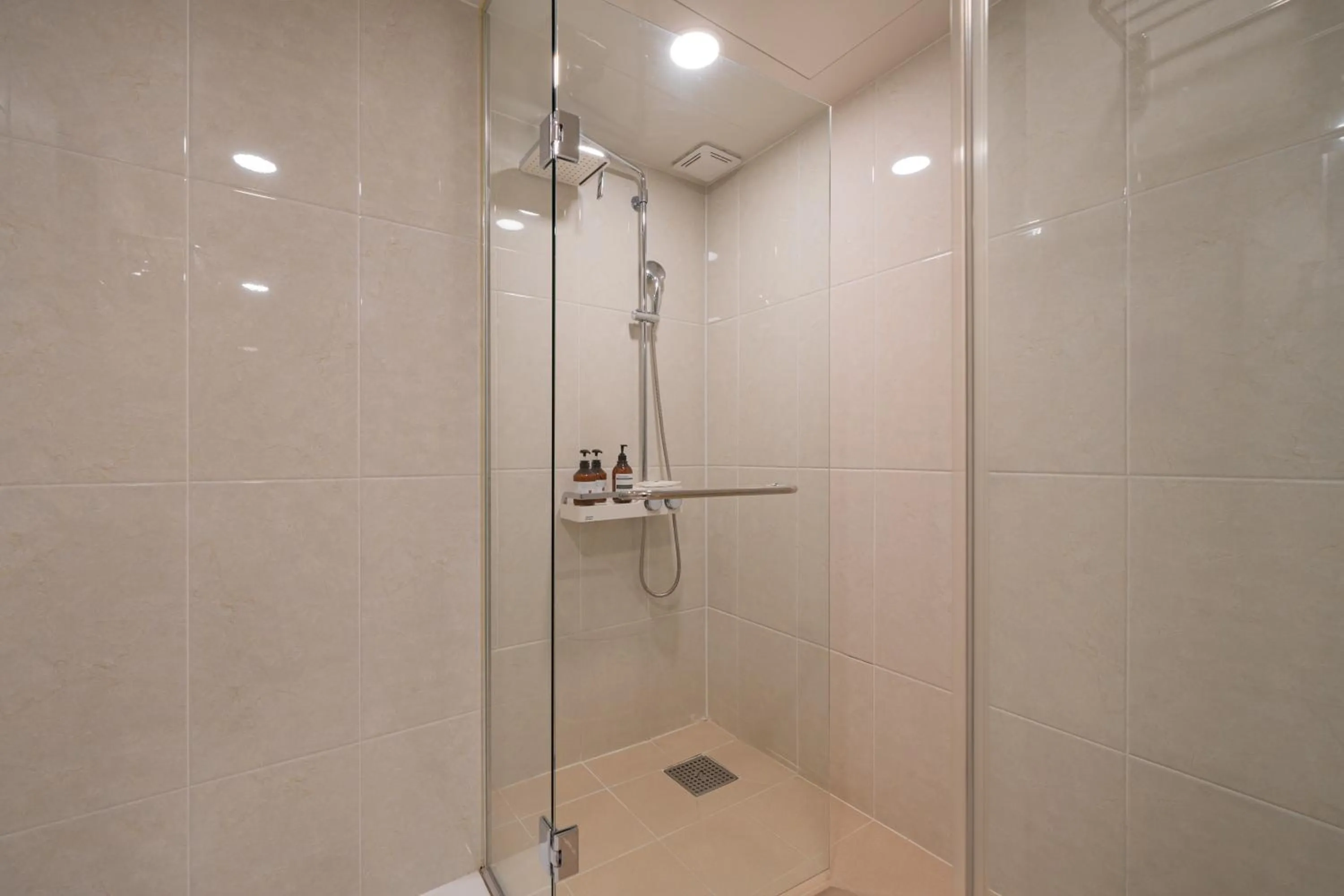 Shower in Hotel Stayon