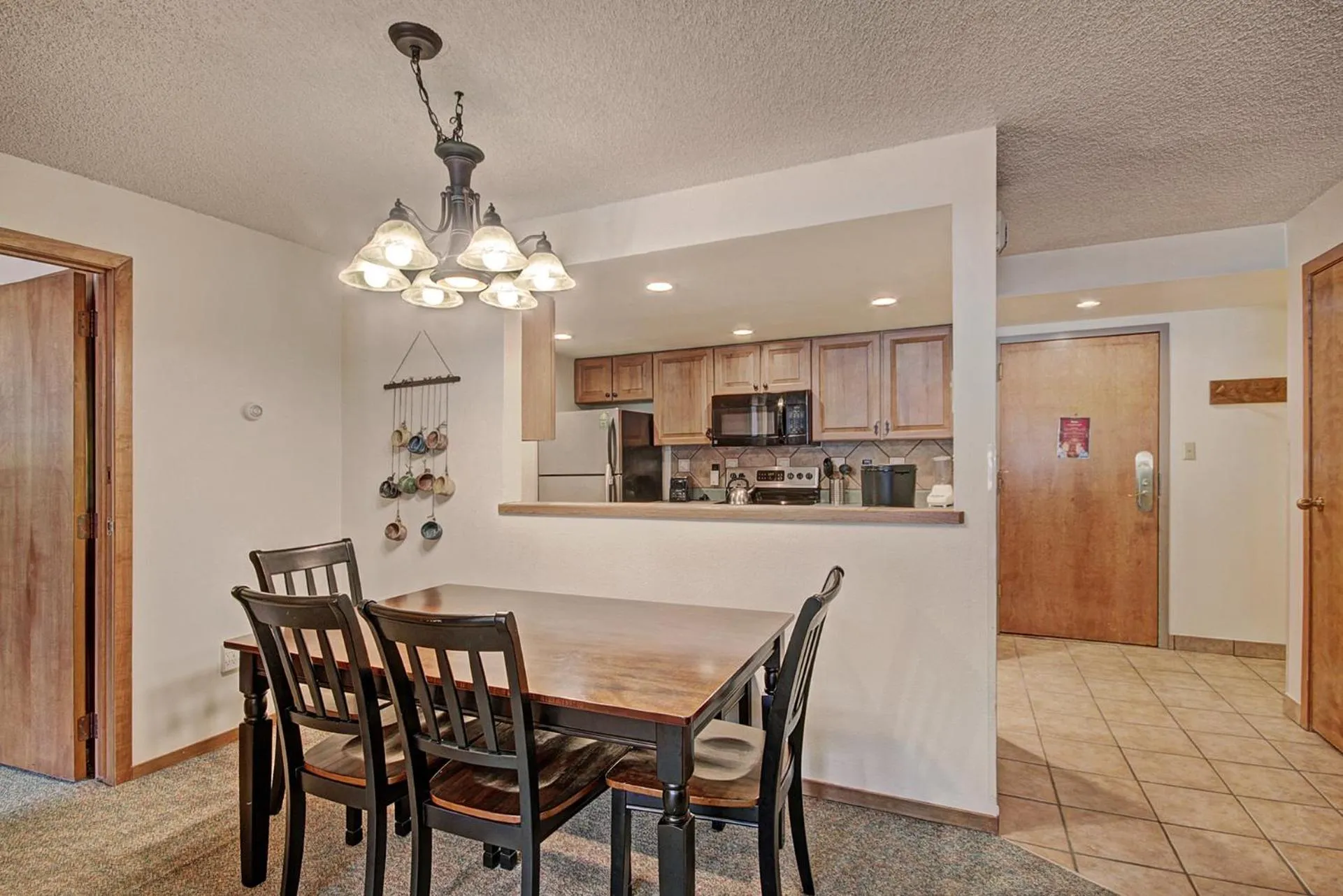 Kitchen or kitchenette in VS643 Square Condo