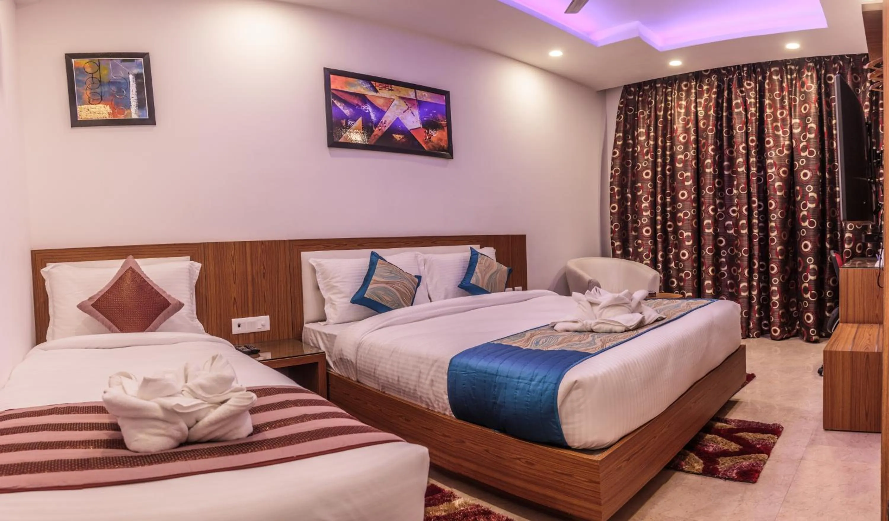 Bedroom, Bed in Hotel Suktara International