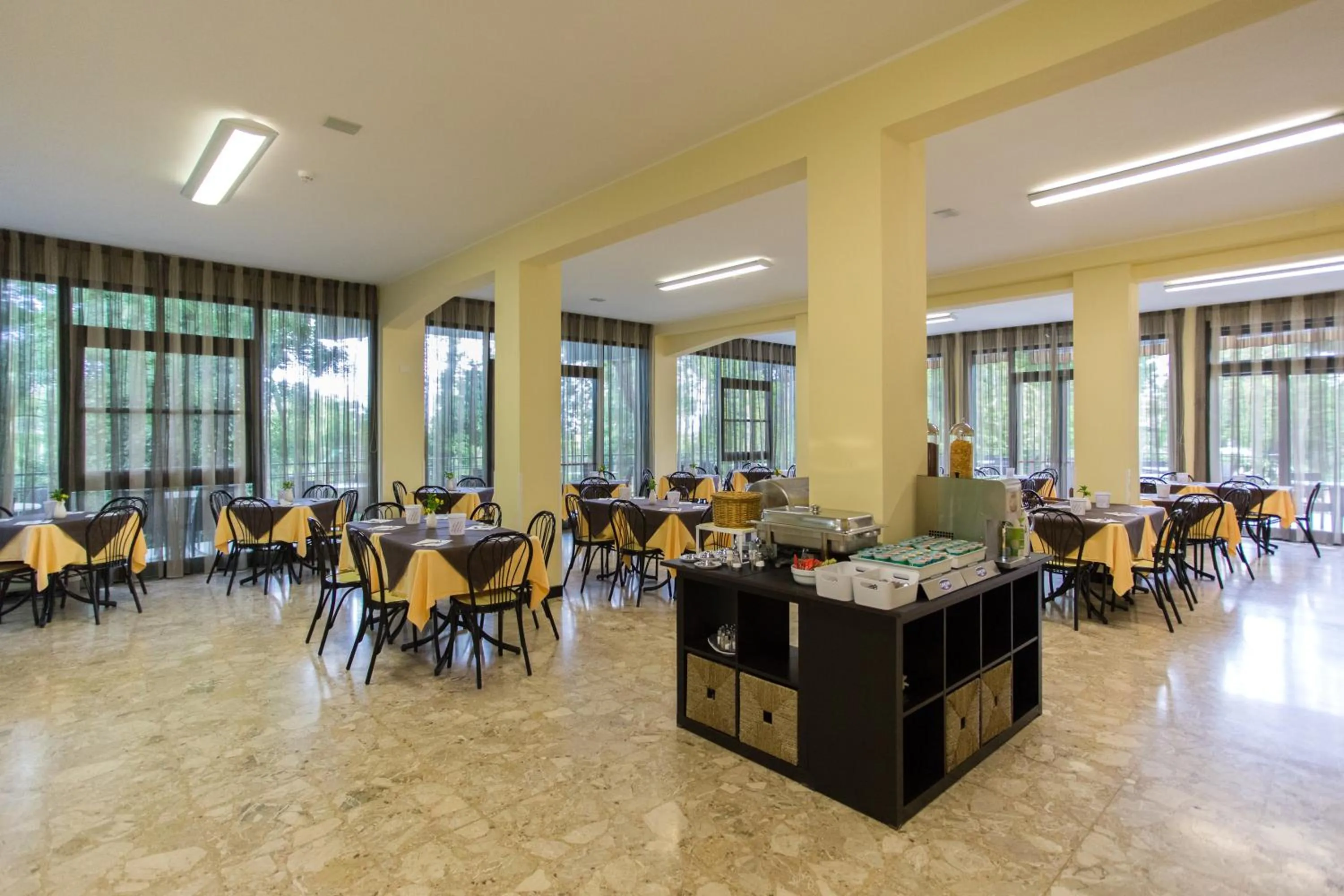 Restaurant/places to eat in Hotel Beau Soleil