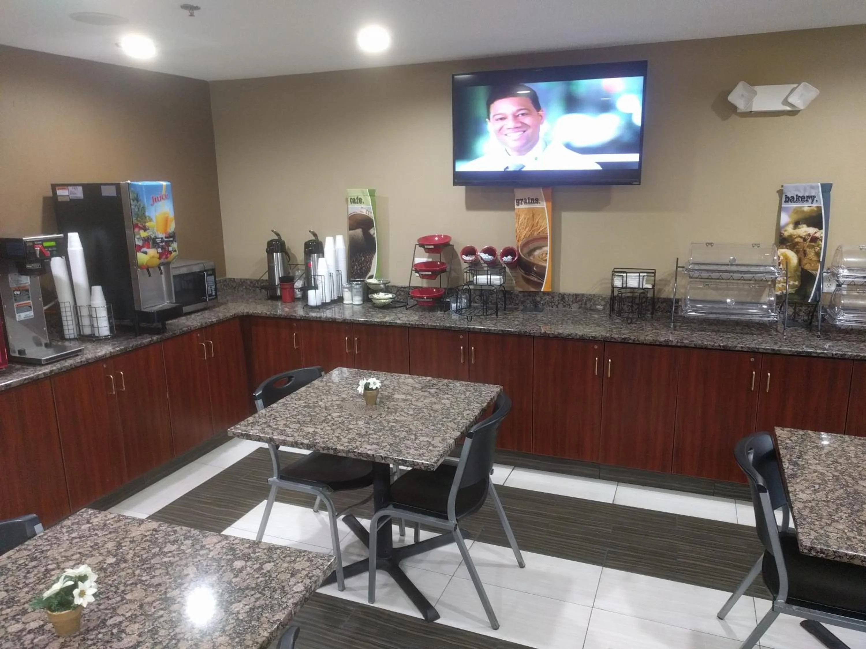 Coffee/tea facilities in Microtel Inn & Suites by Wyndham Lithonia/Stone Mountain
