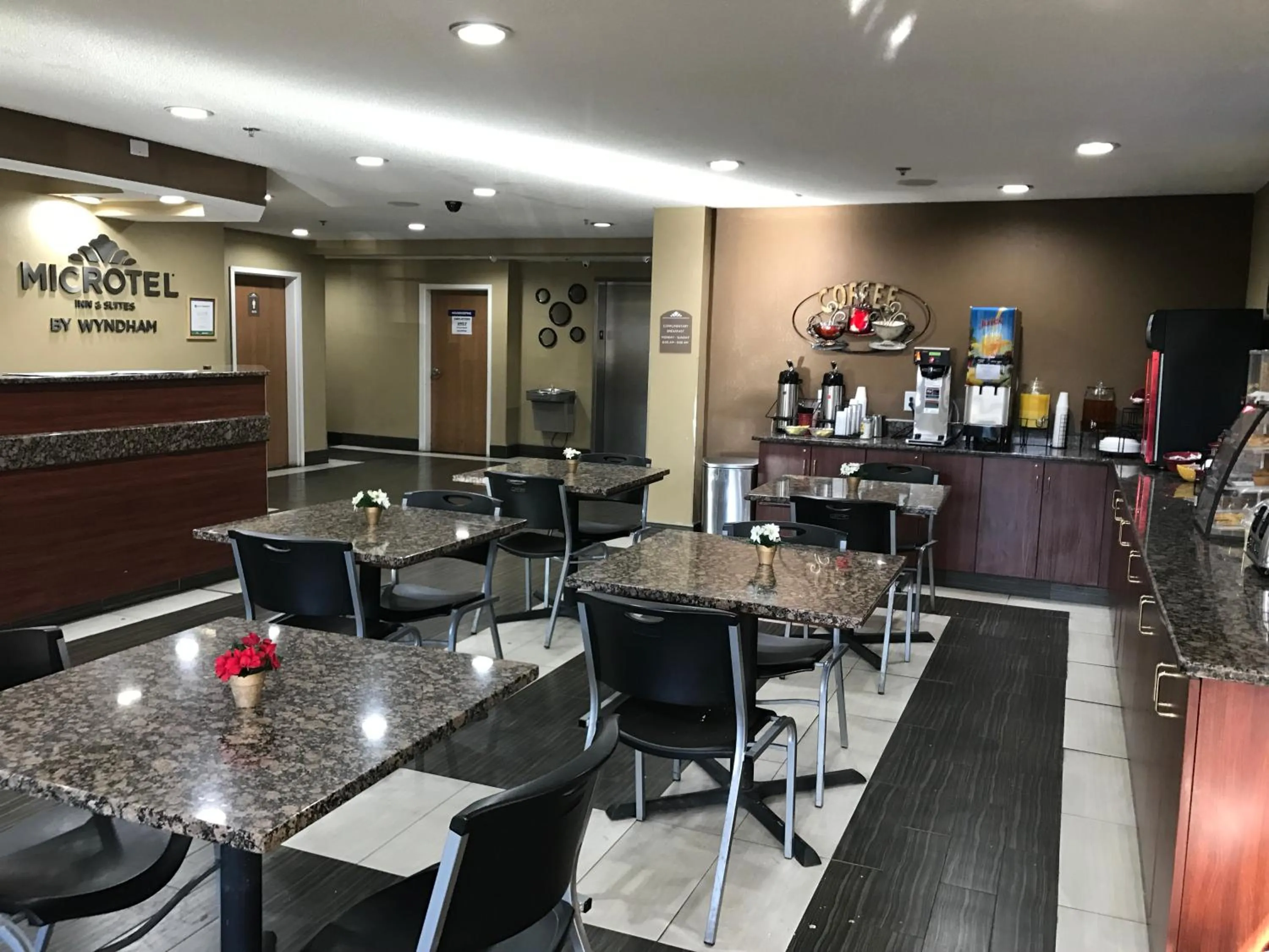Restaurant/places to eat in Microtel Inn & Suites by Wyndham Lithonia/Stone Mountain