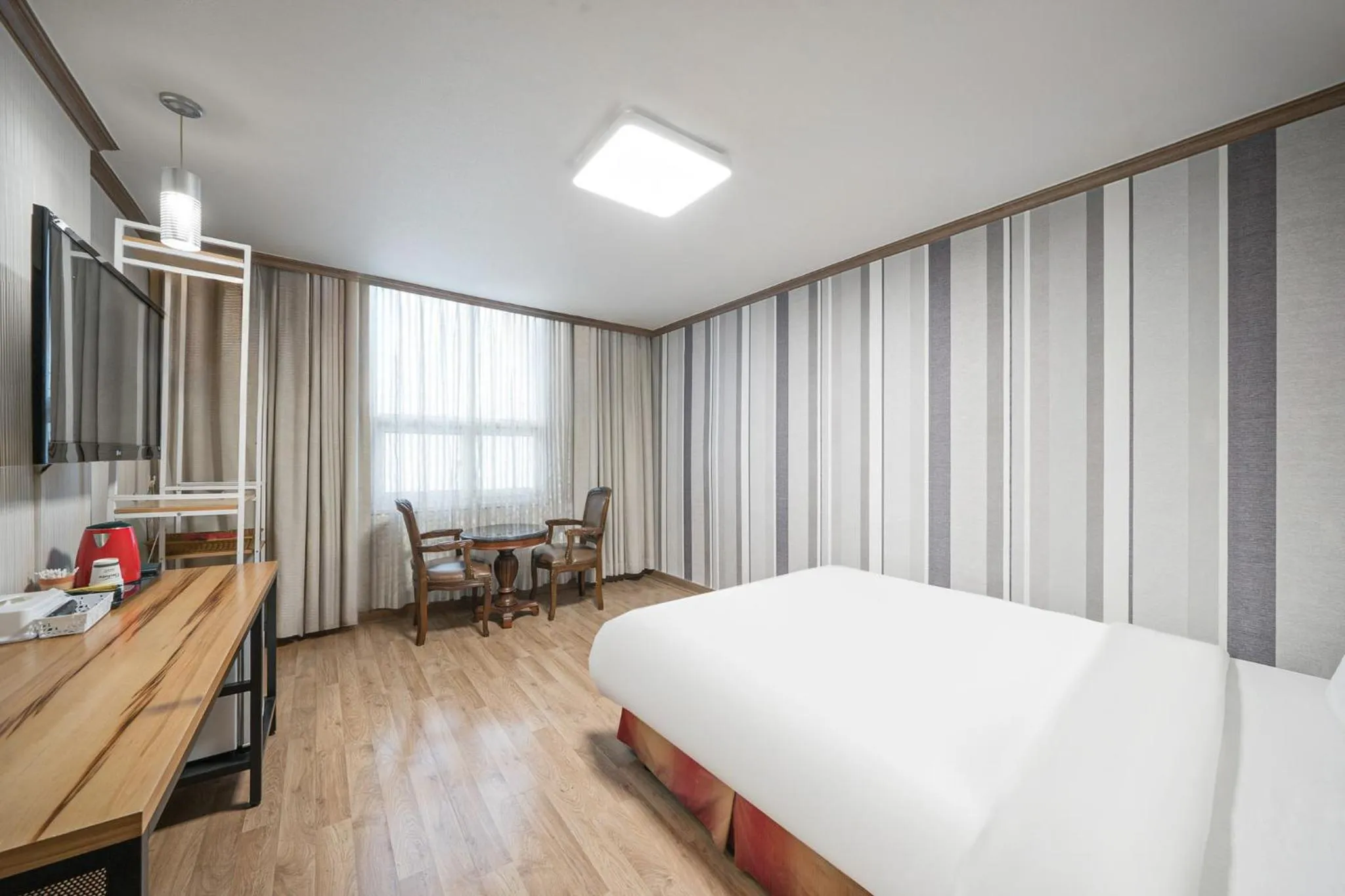 Bedroom, Bed in Changwon Olympic Hotel