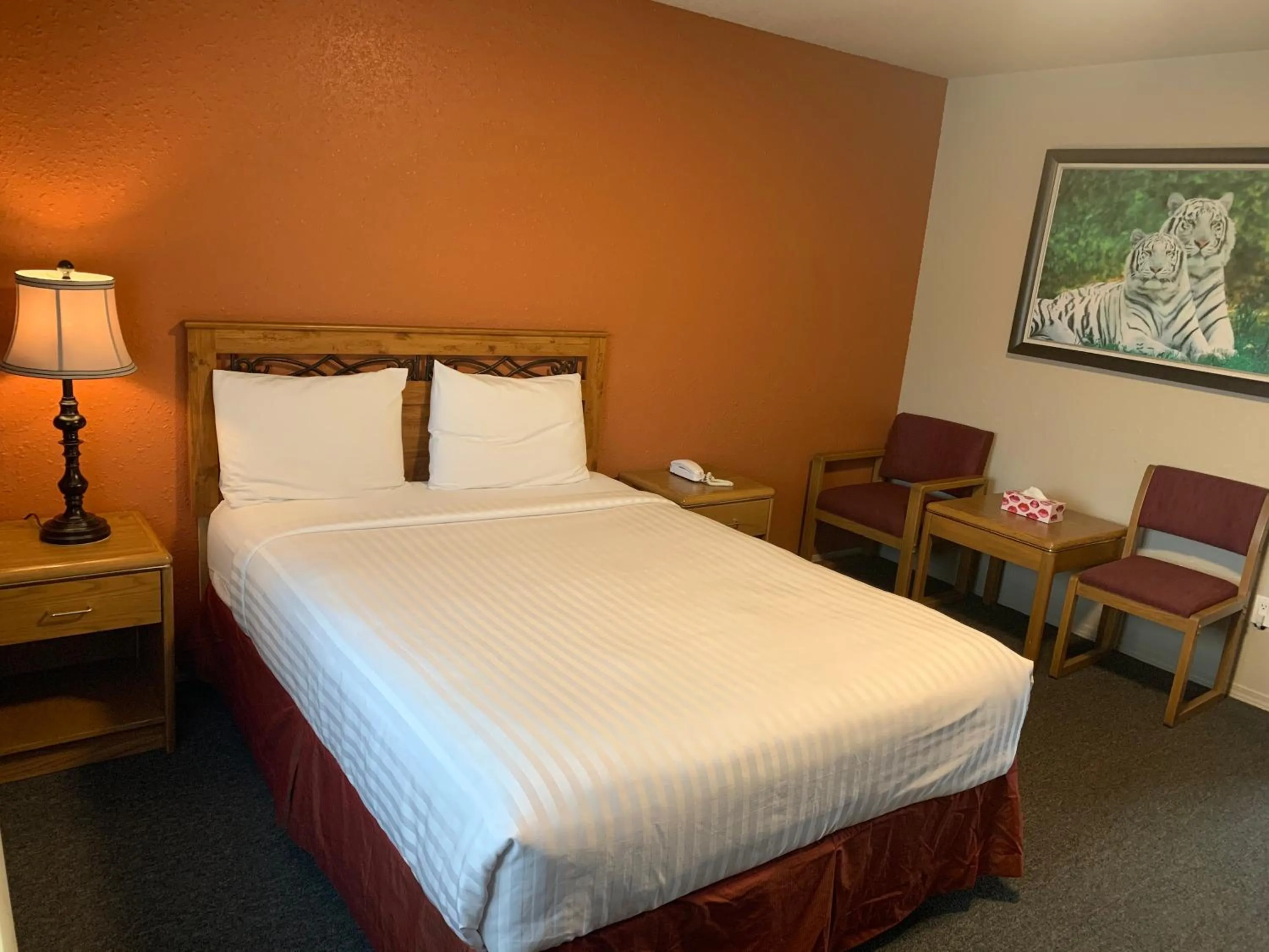 Bed in Lake Country Inn