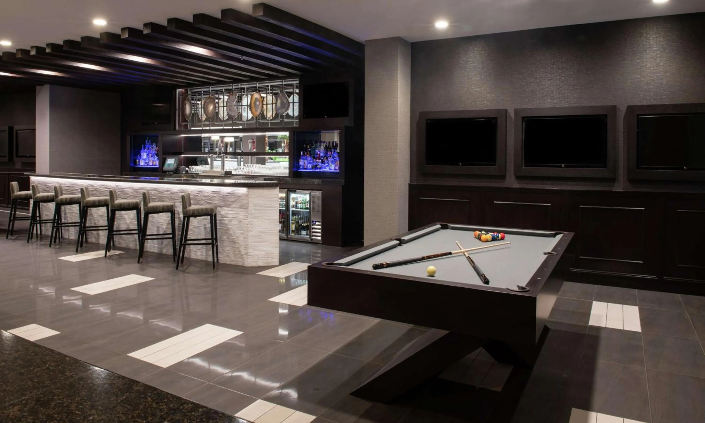 Lounge or bar in Embassy Suites by Hilton Las Vegas