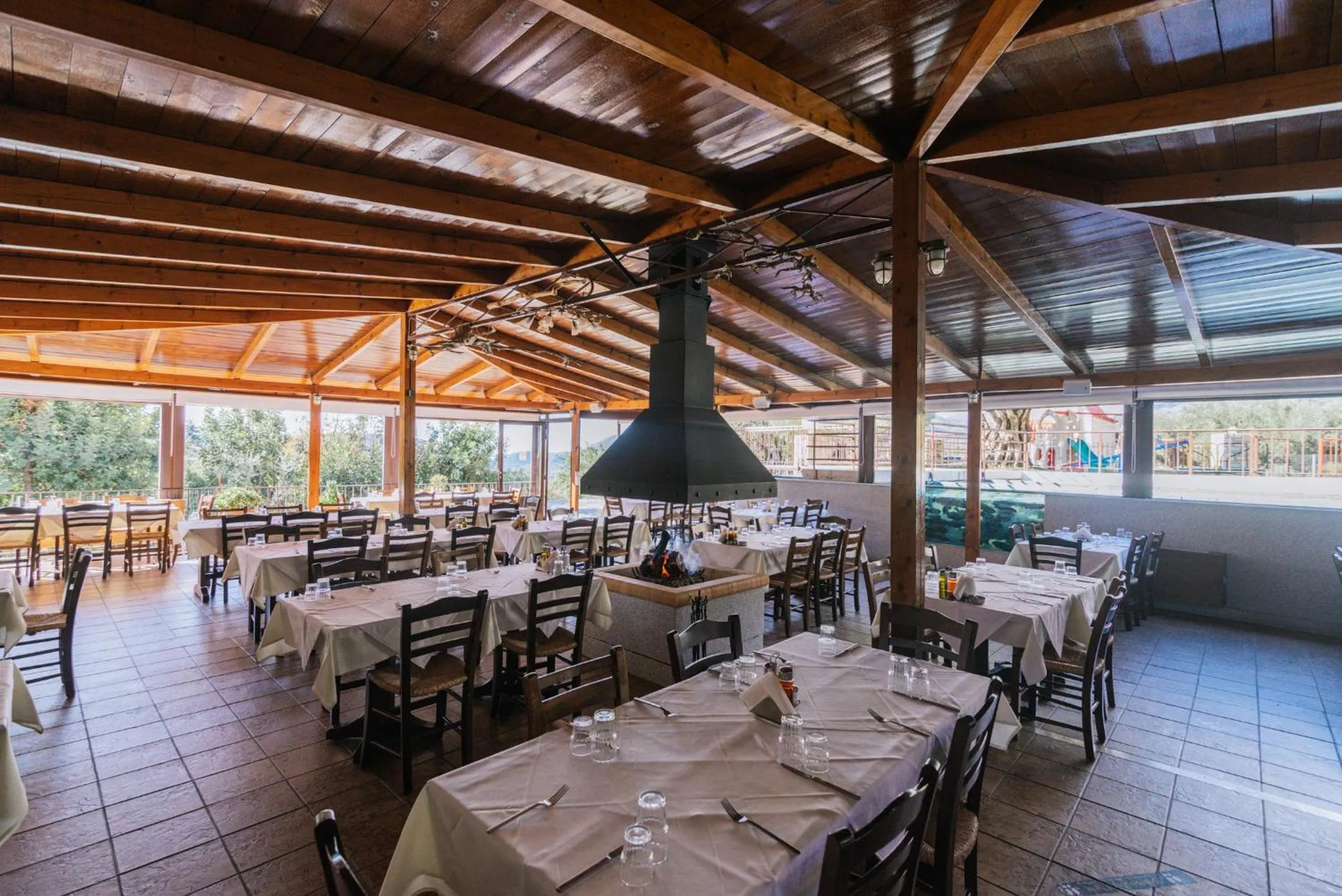 Restaurant/places to eat in Idi Hotel