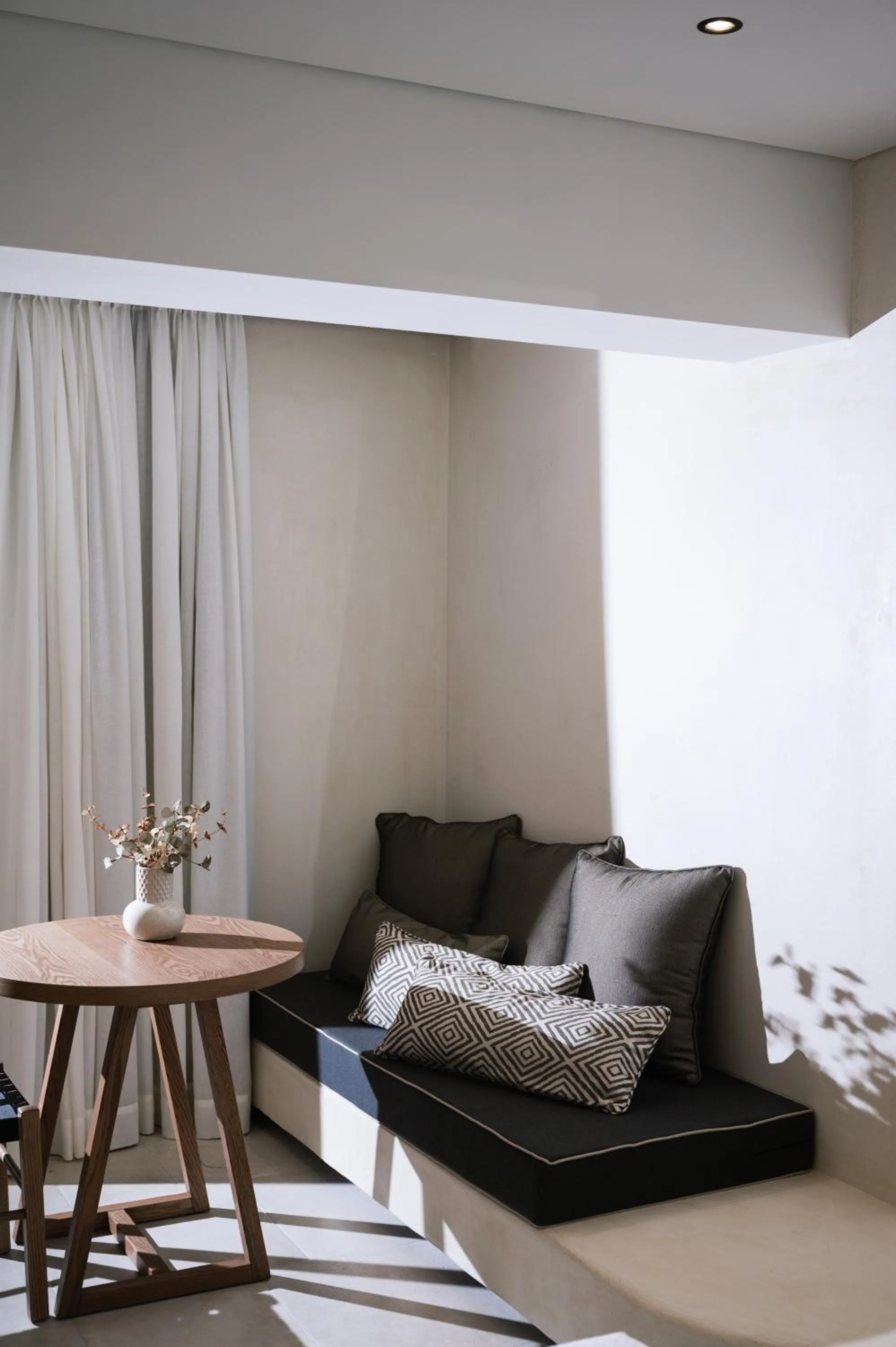 Living room in Idi Hotel