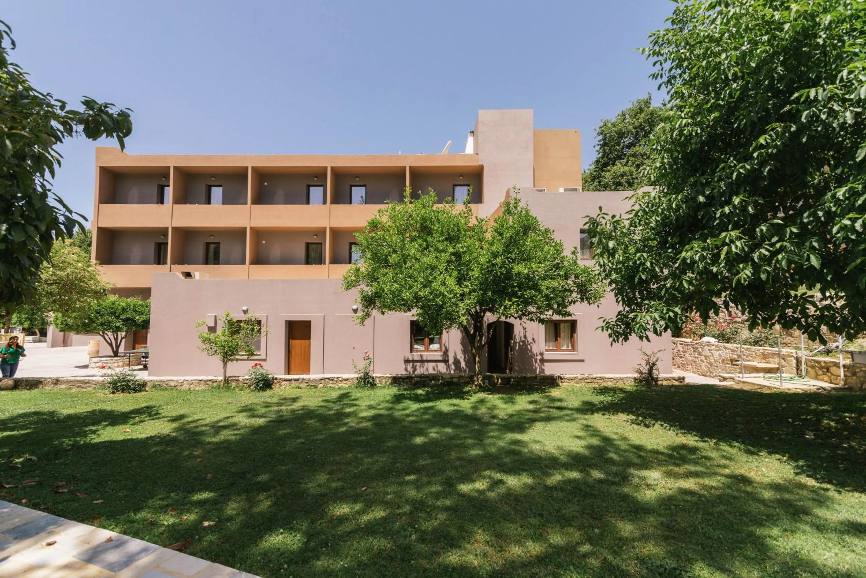 Property building in Idi Hotel