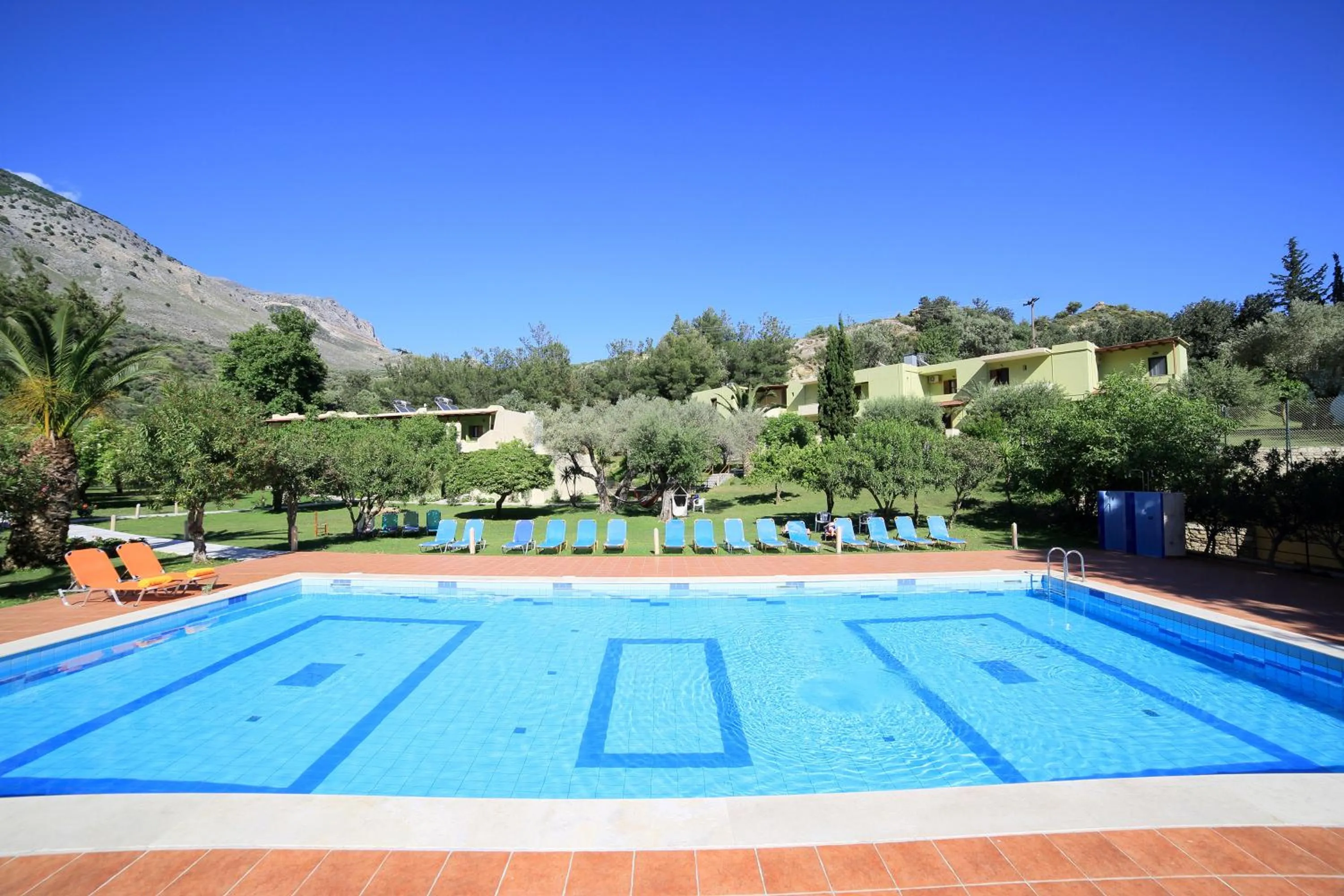 Swimming pool in Idi Hotel