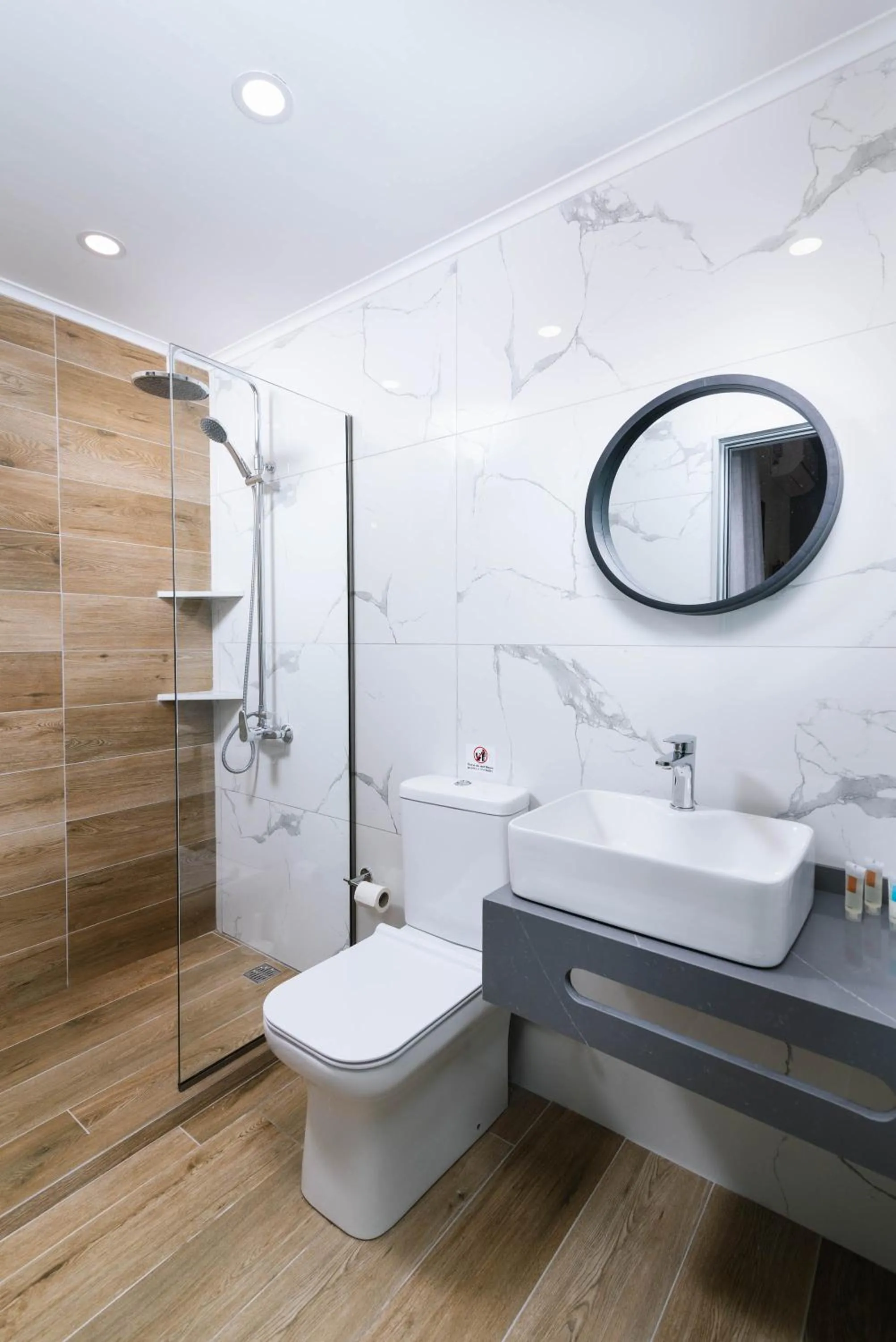 Bathroom in Idi Hotel