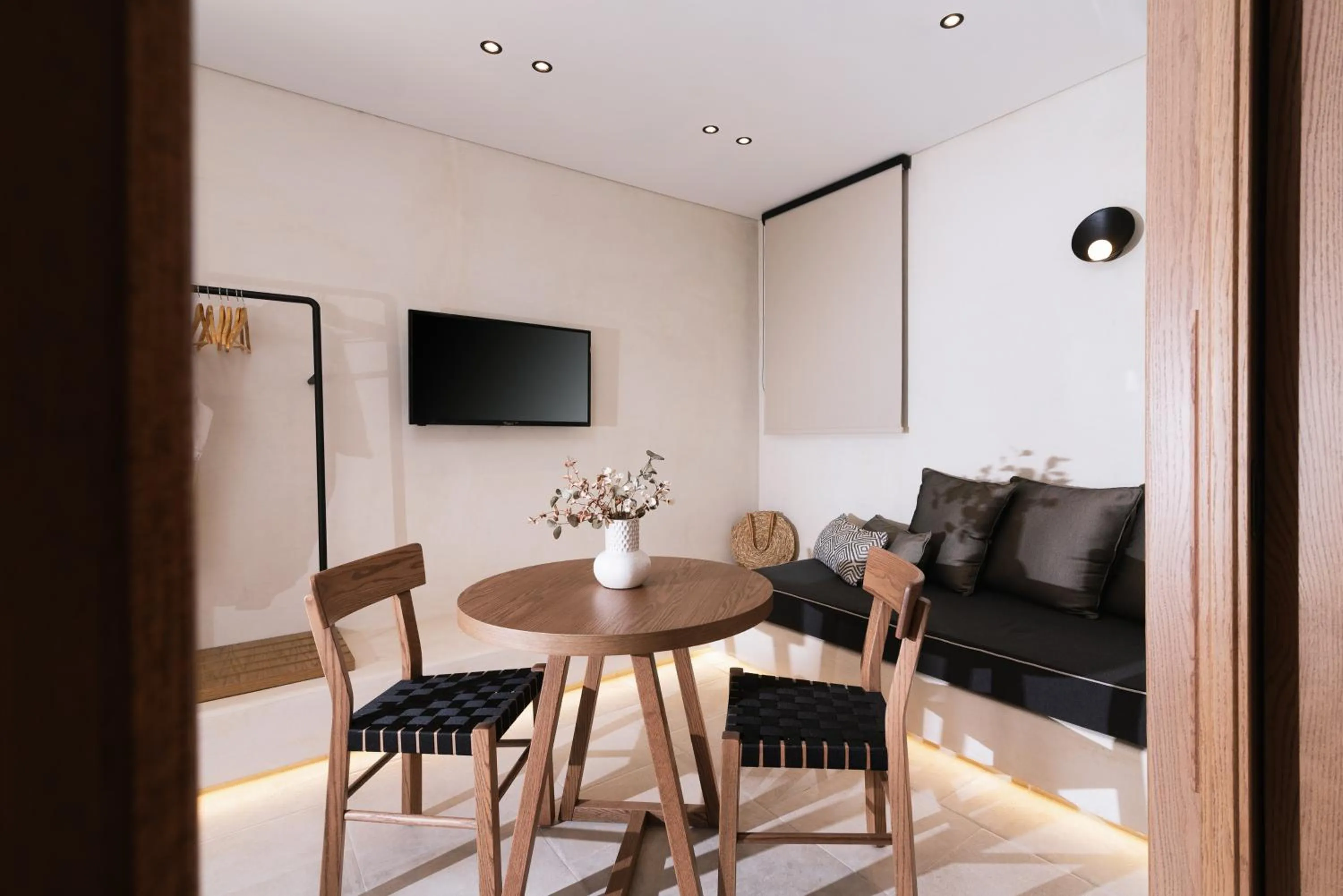 Living room in Idi Hotel