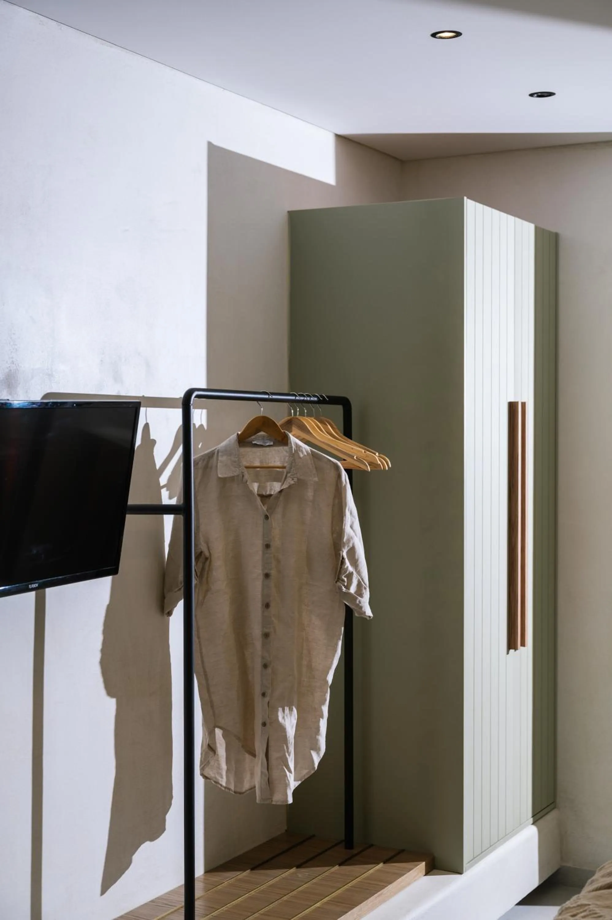 wardrobe in Idi Hotel