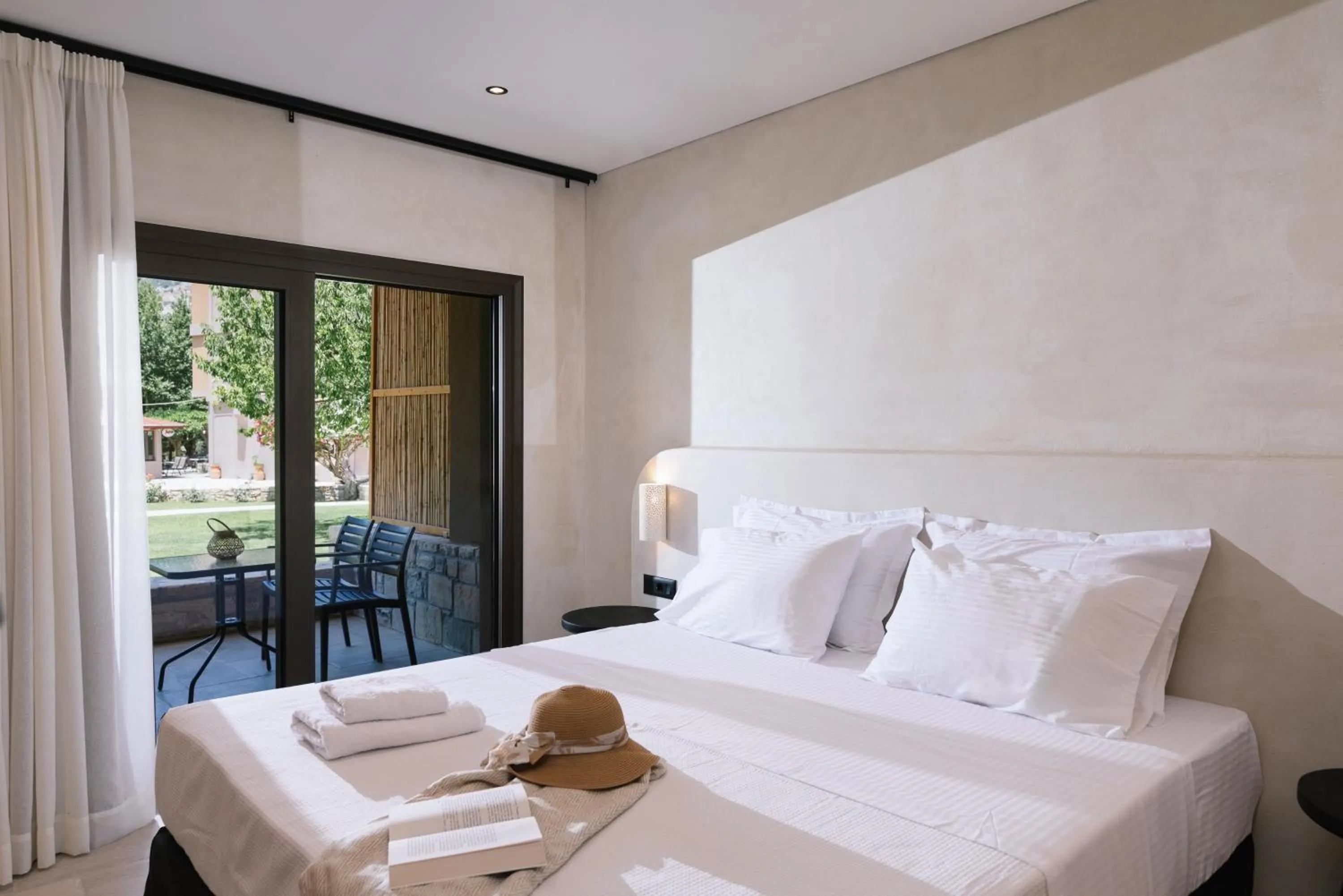 Bedroom, Bed in Idi Hotel